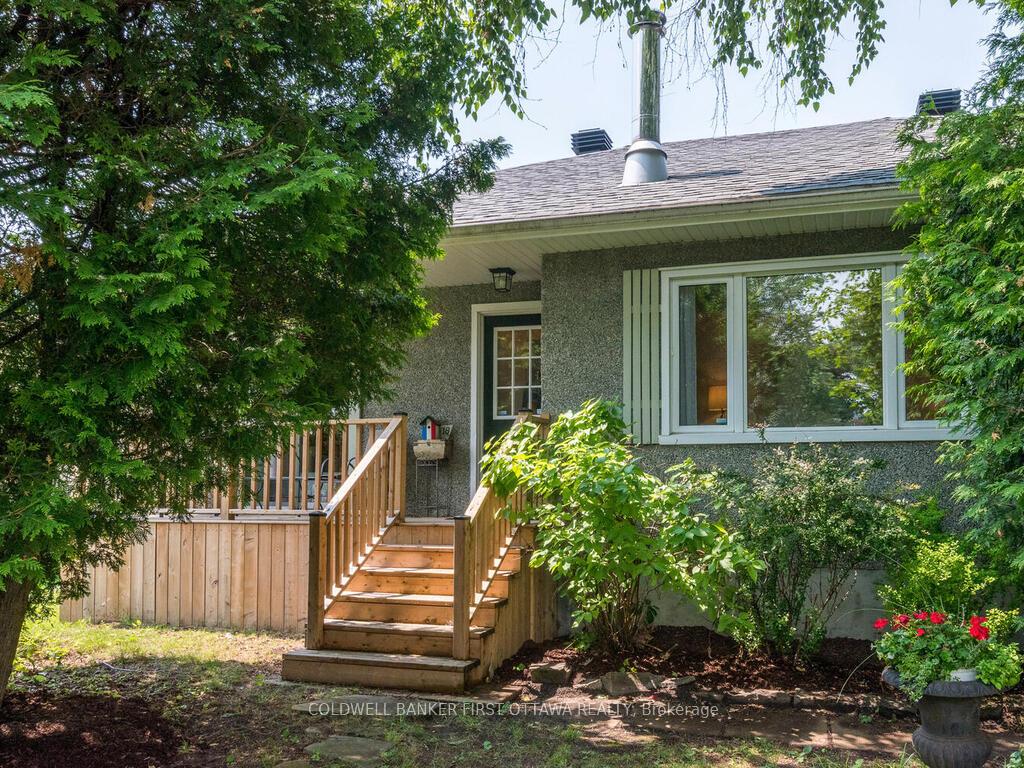 Photo 1 of 18 Sutton Place, Ottawa, City View/Skyline/Fisher Heights/Parkwood Hills — HOMEH