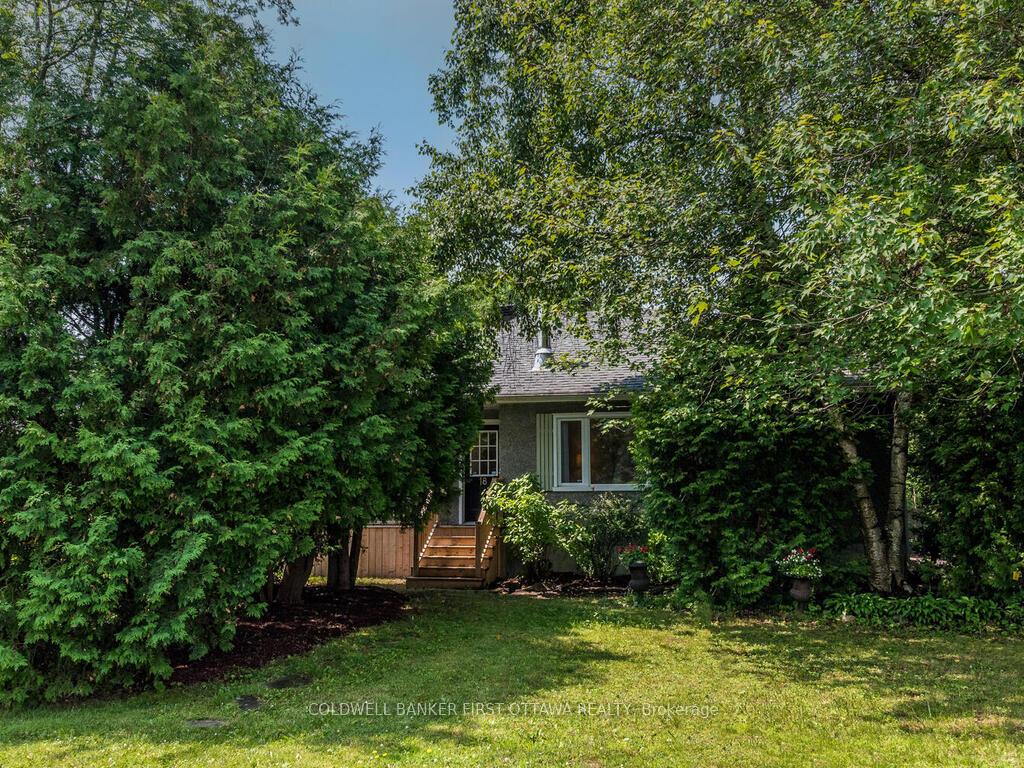 Photo 4 of 18 Sutton Place, Ottawa, City View/Skyline/Fisher Heights/Parkwood Hills — HOMEH