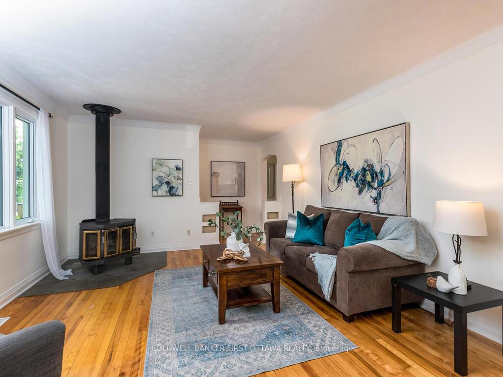 Photo 7 of 18 Sutton Place, Ottawa, City View/Skyline/Fisher Heights/Parkwood Hills — HOMEH