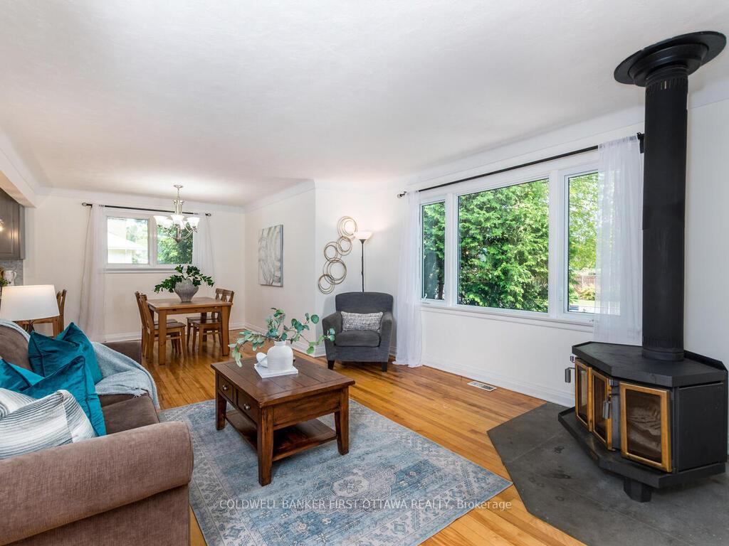 Photo 8 of 18 Sutton Place, Ottawa, City View/Skyline/Fisher Heights/Parkwood Hills — HOMEH