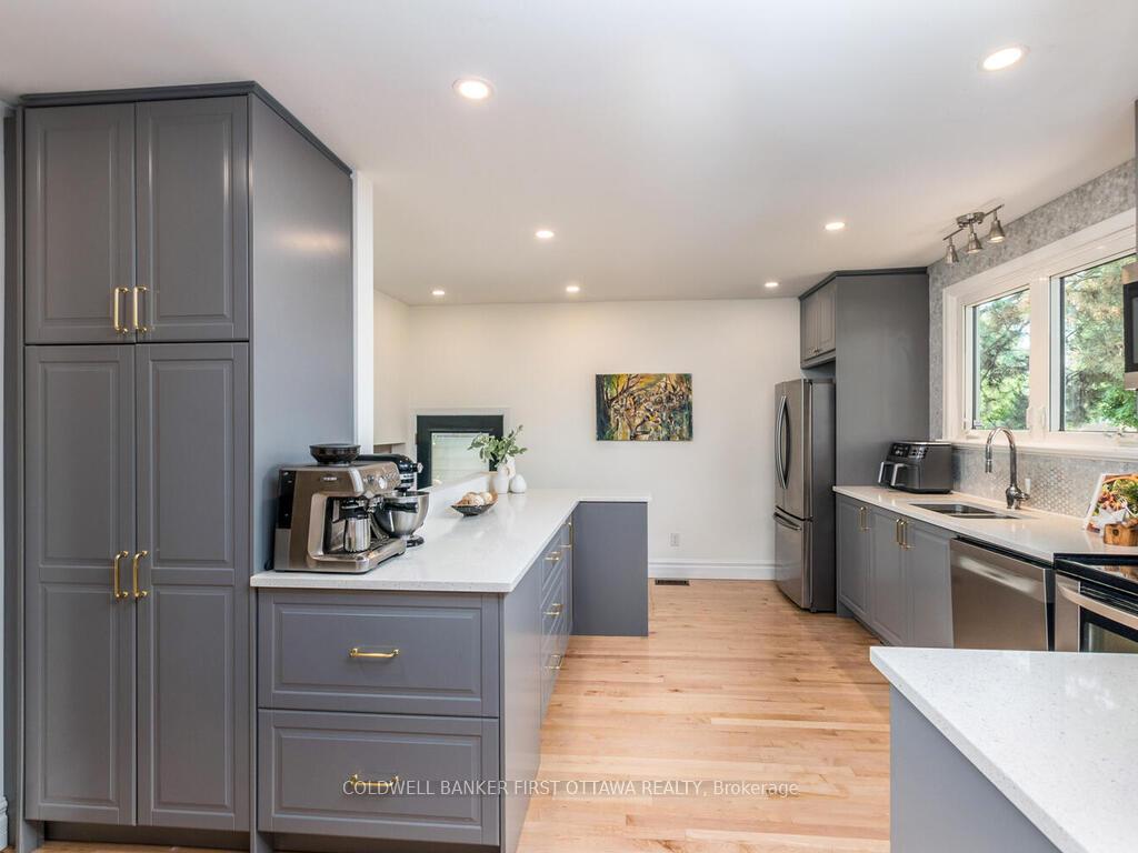 Photo 13 of 18 Sutton Place, Ottawa, City View/Skyline/Fisher Heights/Parkwood Hills — HOMEH