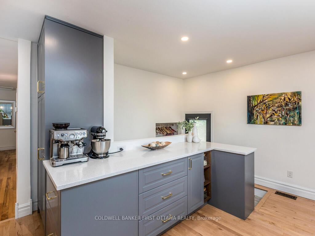 Photo 14 of 18 Sutton Place, Ottawa, City View/Skyline/Fisher Heights/Parkwood Hills — HOMEH