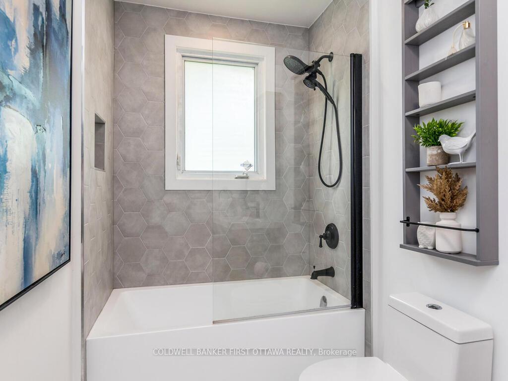 Photo 22 of 18 Sutton Place, Ottawa, City View/Skyline/Fisher Heights/Parkwood Hills — HOMEH