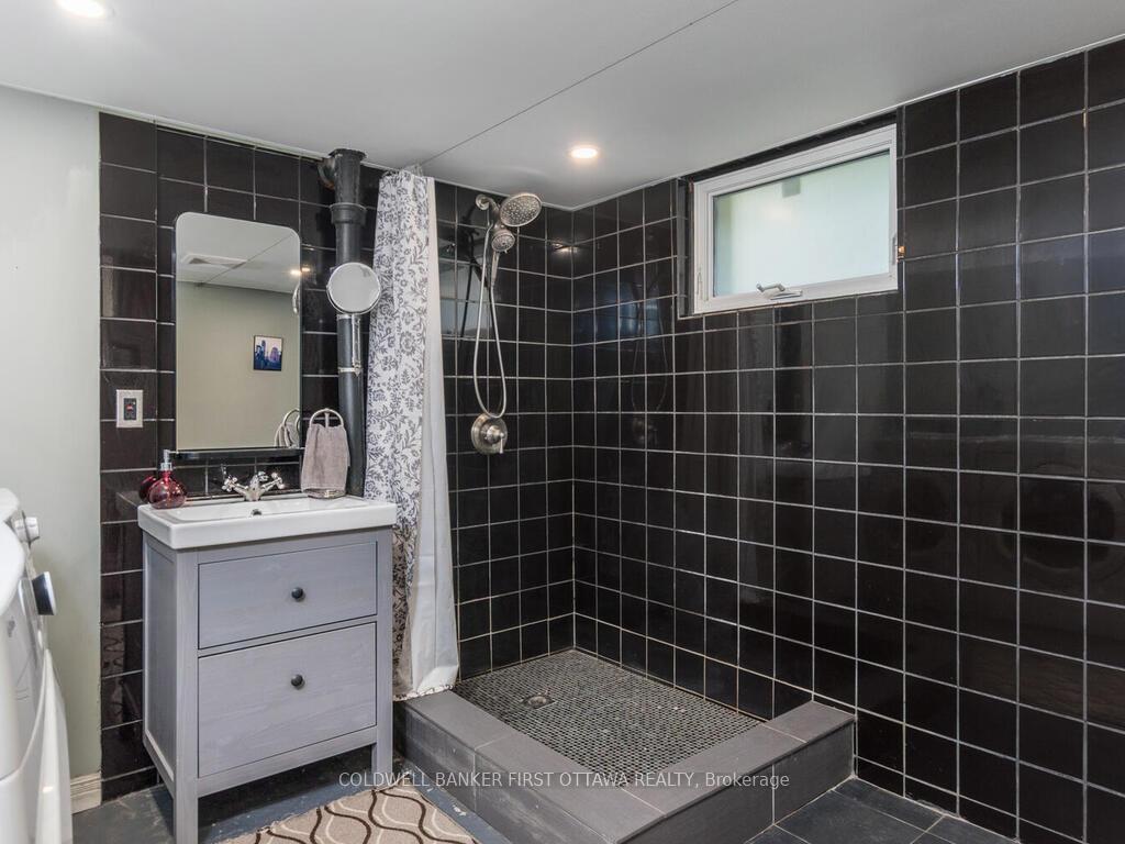 Photo 28 of 18 Sutton Place, Ottawa, City View/Skyline/Fisher Heights/Parkwood Hills — HOMEH