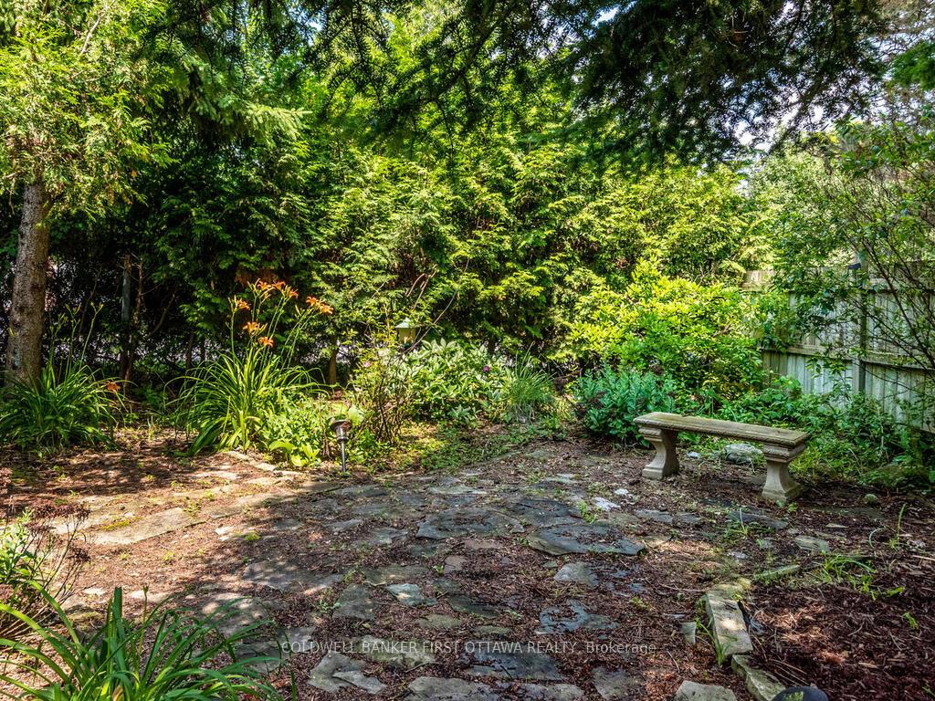 Photo 32 of 18 Sutton Place, Ottawa, City View/Skyline/Fisher Heights/Parkwood Hills — HOMEH