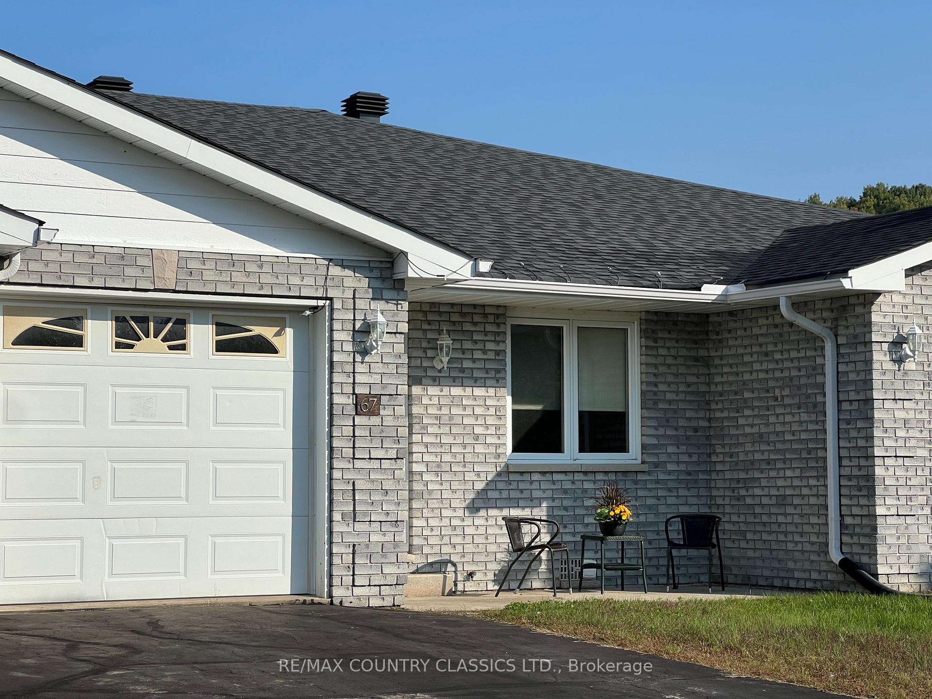 Photo 3 of Unit 8, 67 Fairway Boulevard S, Bancroft, Bancroft Ward — HOMEH