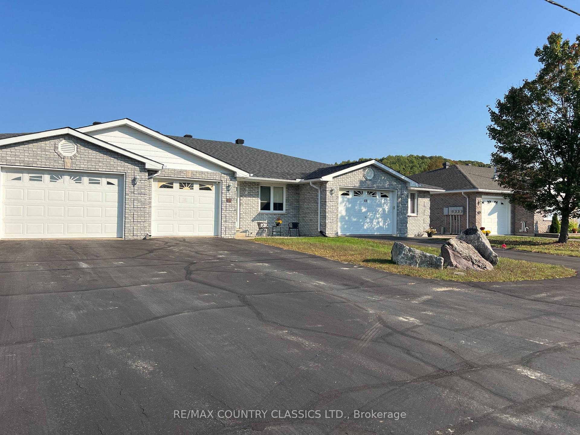 Photo 5 of Unit 8, 67 Fairway Boulevard S, Bancroft, Bancroft Ward — HOMEH