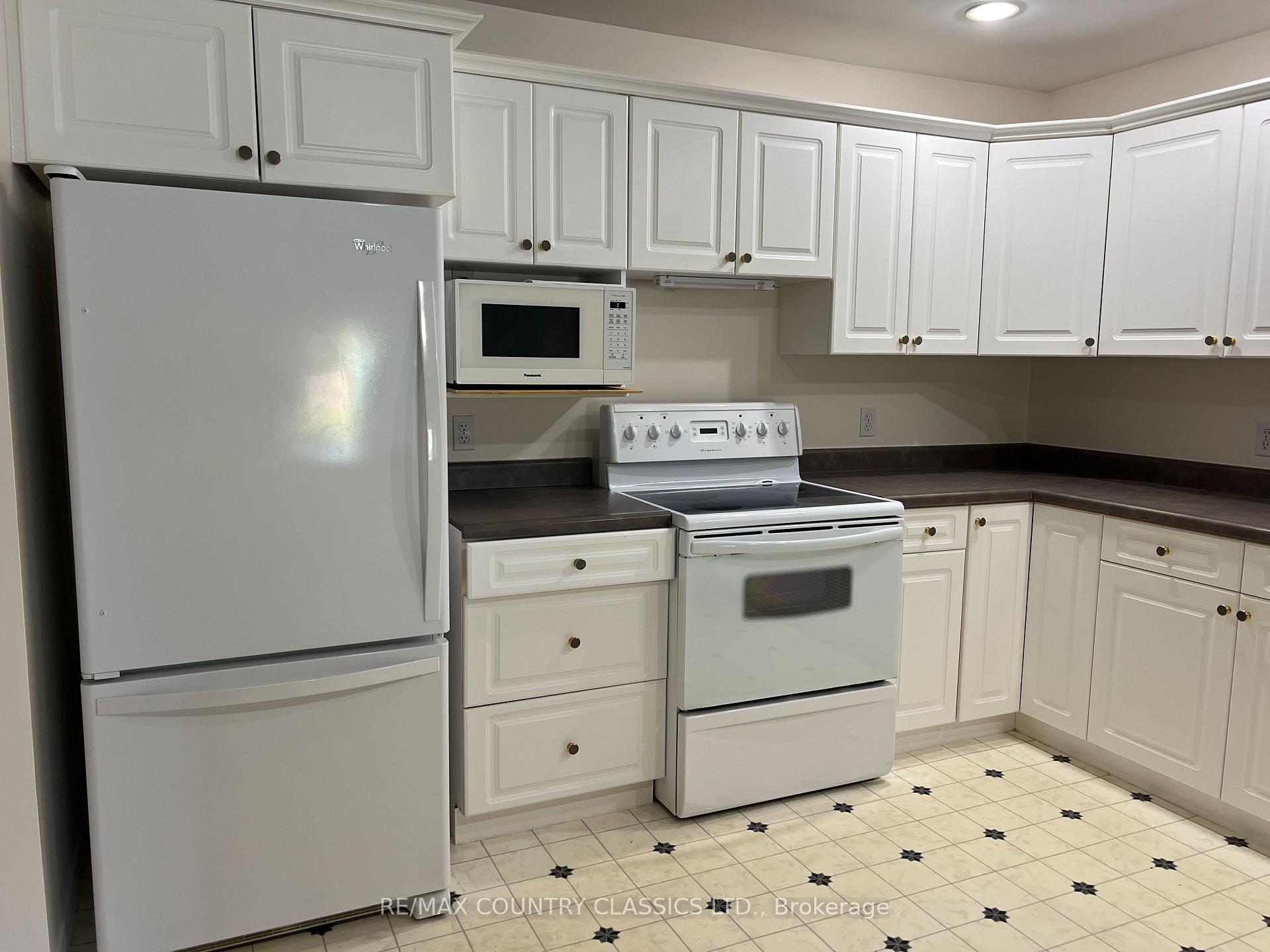 Photo 11 of Unit 8, 67 Fairway Boulevard S, Bancroft, Bancroft Ward — HOMEH