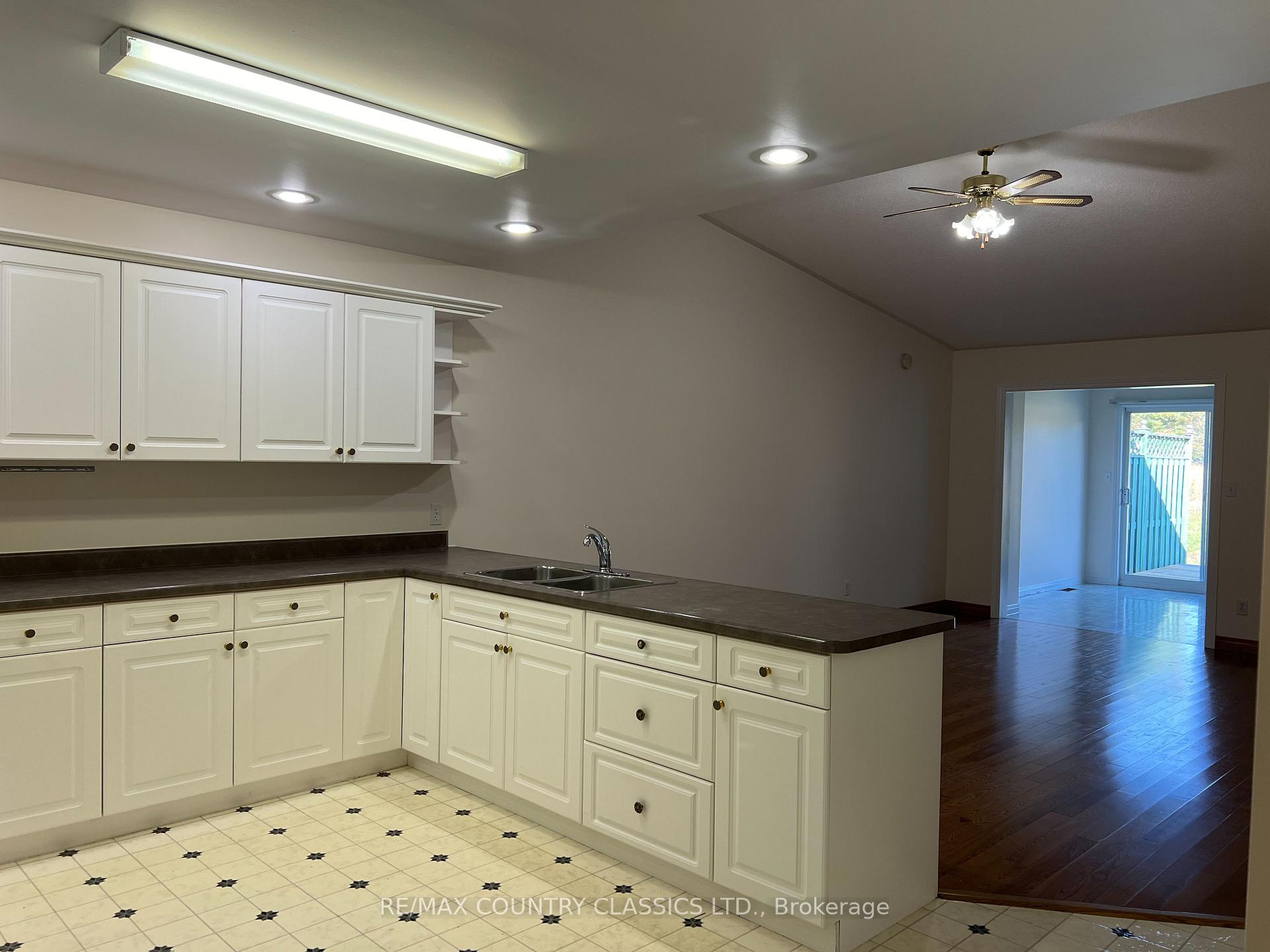 Photo 14 of Unit 8, 67 Fairway Boulevard S, Bancroft, Bancroft Ward — HOMEH