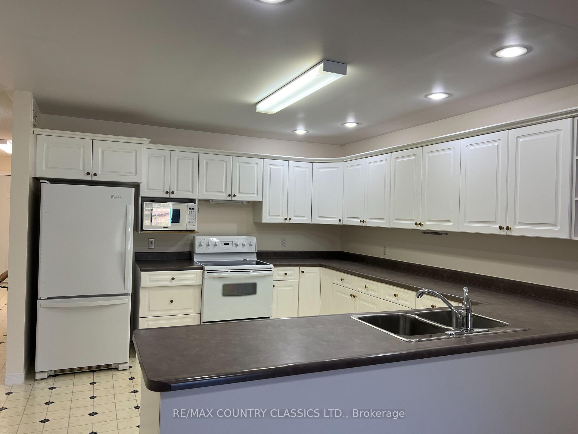 Photo 15 of Unit 8, 67 Fairway Boulevard S, Bancroft, Bancroft Ward — HOMEH