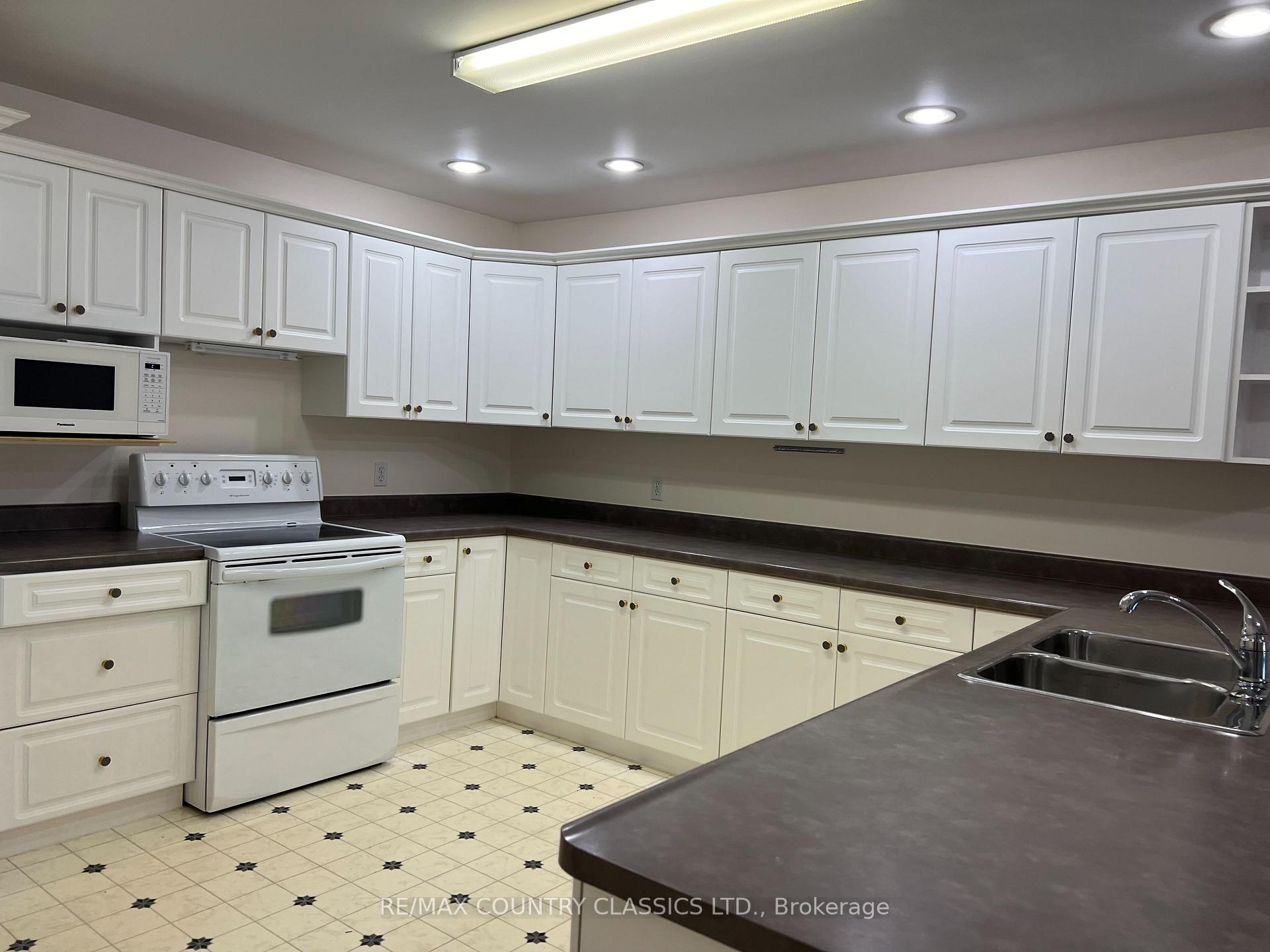 Photo 16 of Unit 8, 67 Fairway Boulevard S, Bancroft, Bancroft Ward — HOMEH