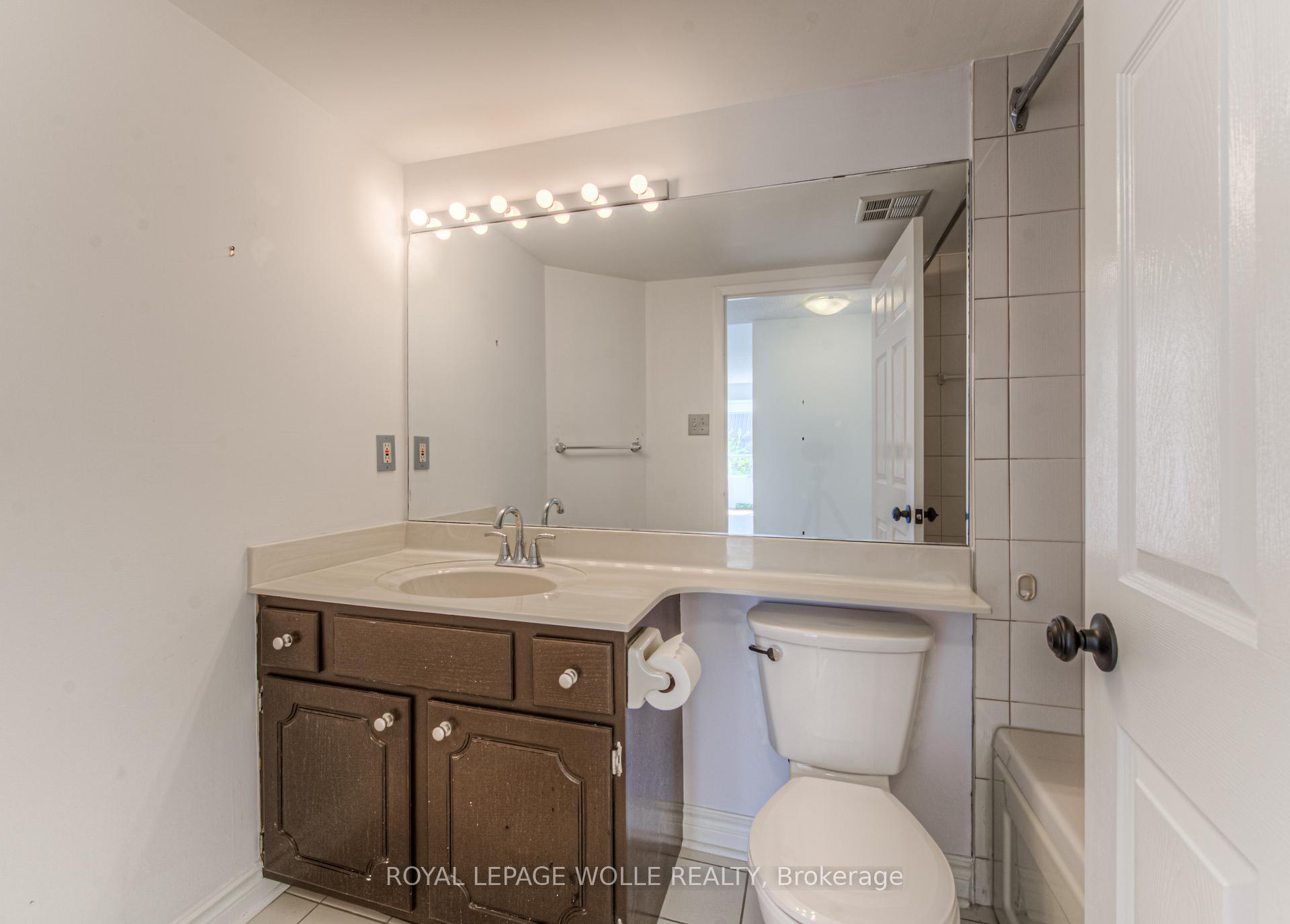 Photo 40 of Unit 302, 4 Willow Street, Waterloo — HOMEH