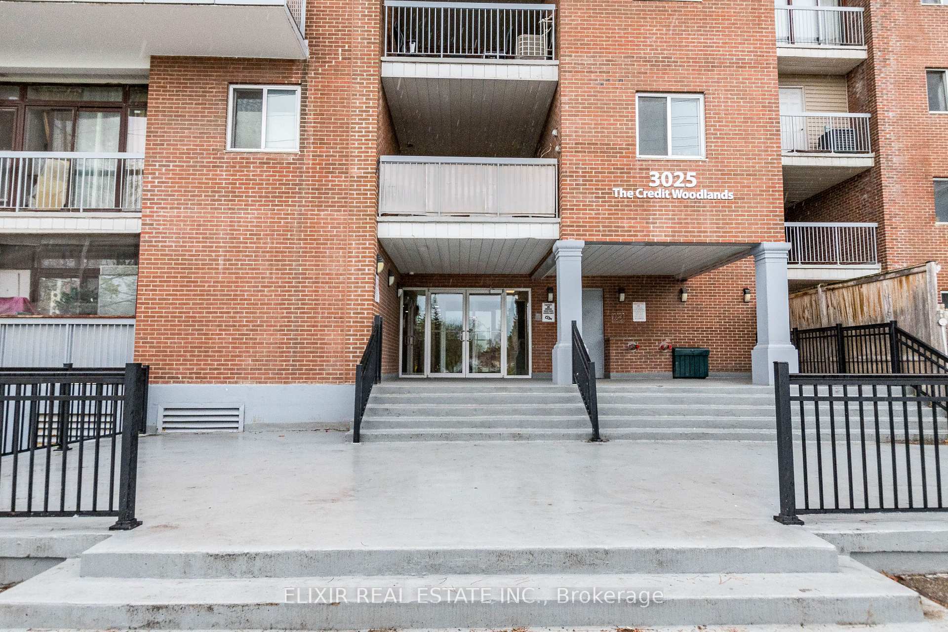 Front of Unit 336, 3025 The Credit Woodlands Drive