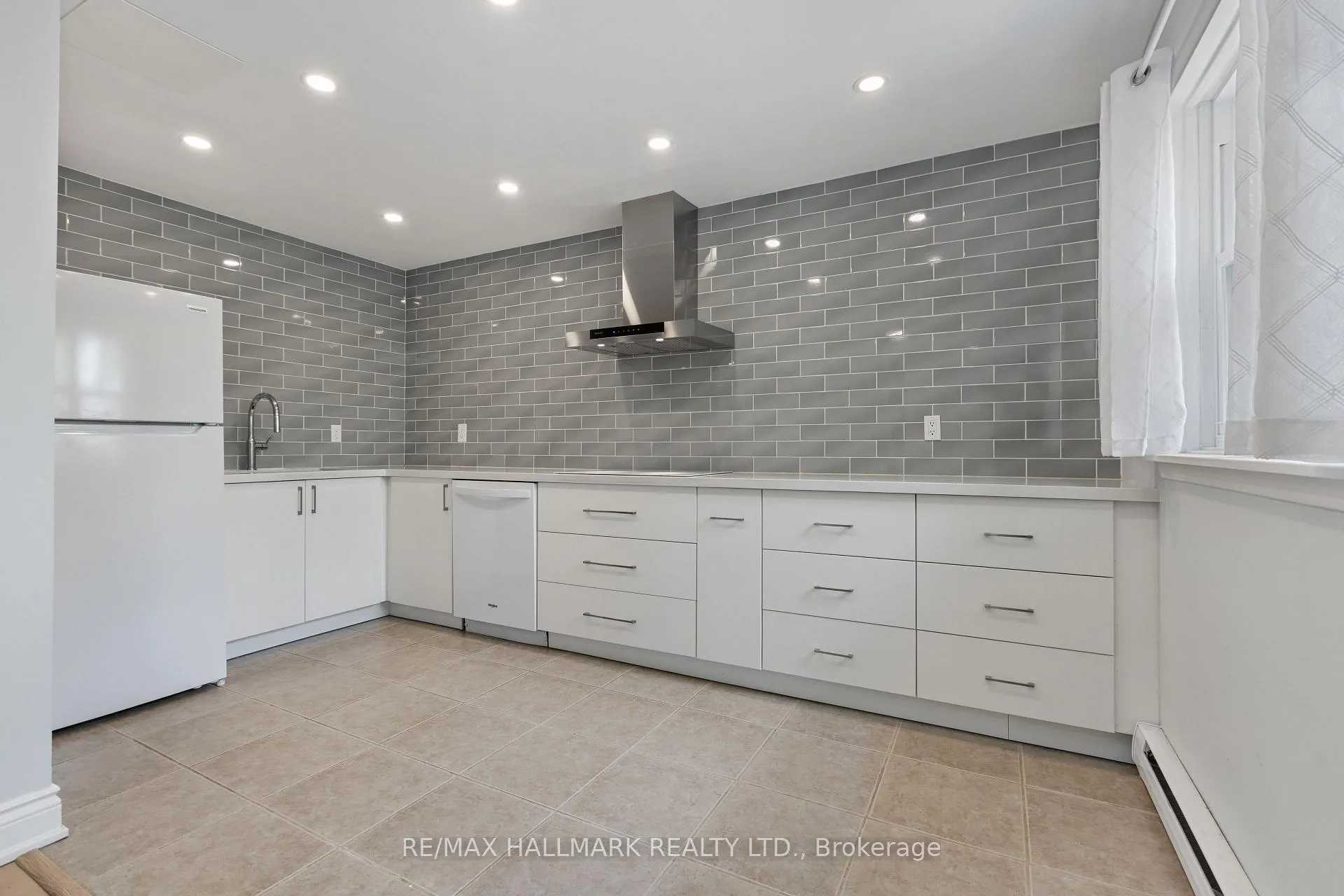 Photo 1 of Unit 130, 3040 Constitution Boulevard, Mississauga, Applewood — HOMEH