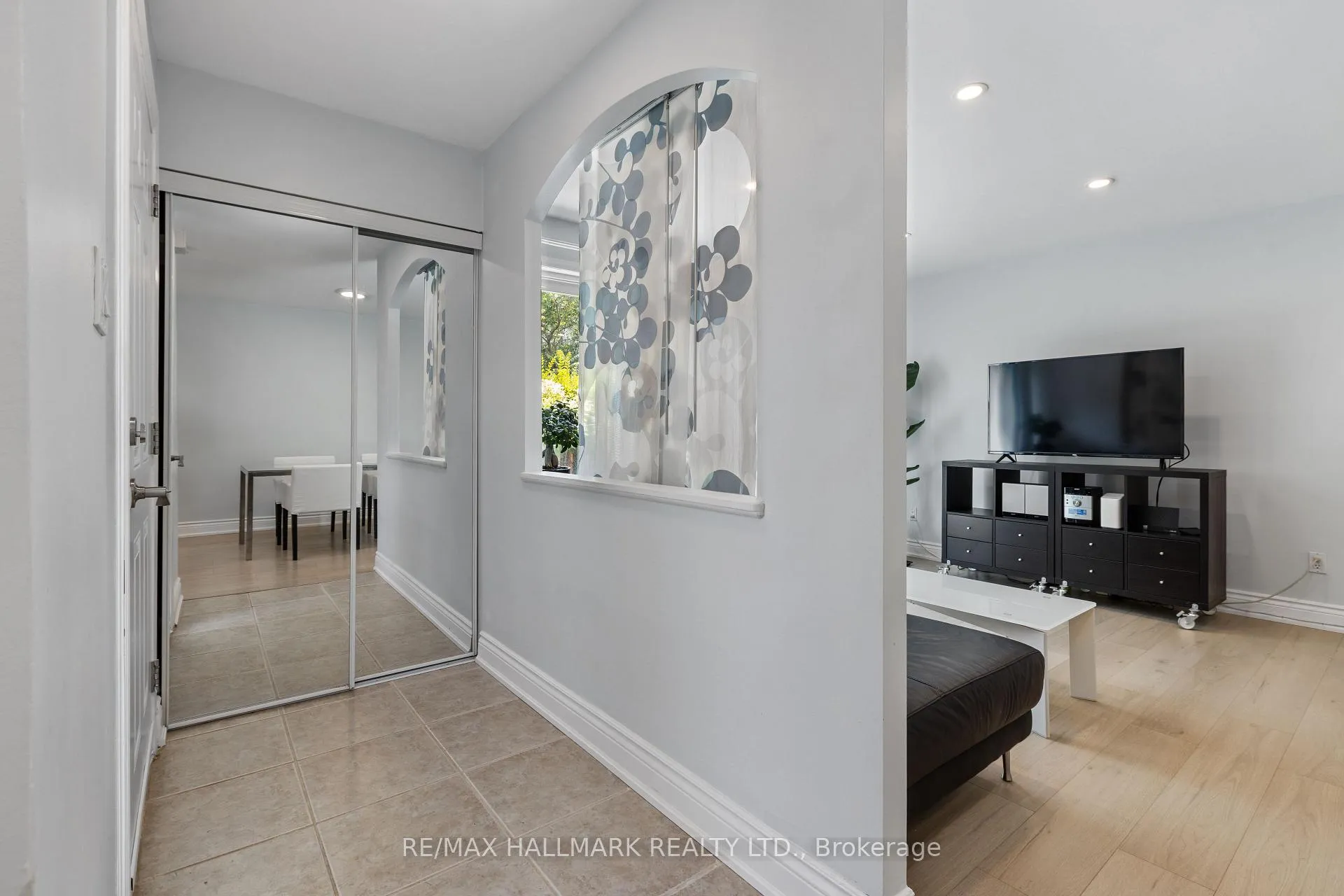 Photo 4 of Unit 130, 3040 Constitution Boulevard, Mississauga, Applewood — HOMEH