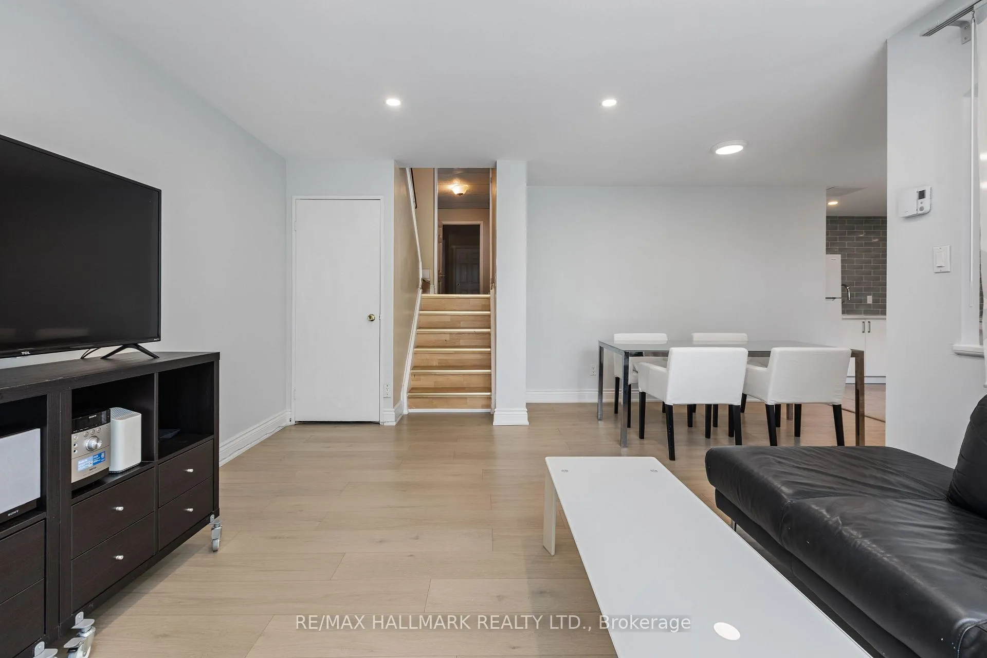 Photo 10 of Unit 130, 3040 Constitution Boulevard, Mississauga, Applewood — HOMEH