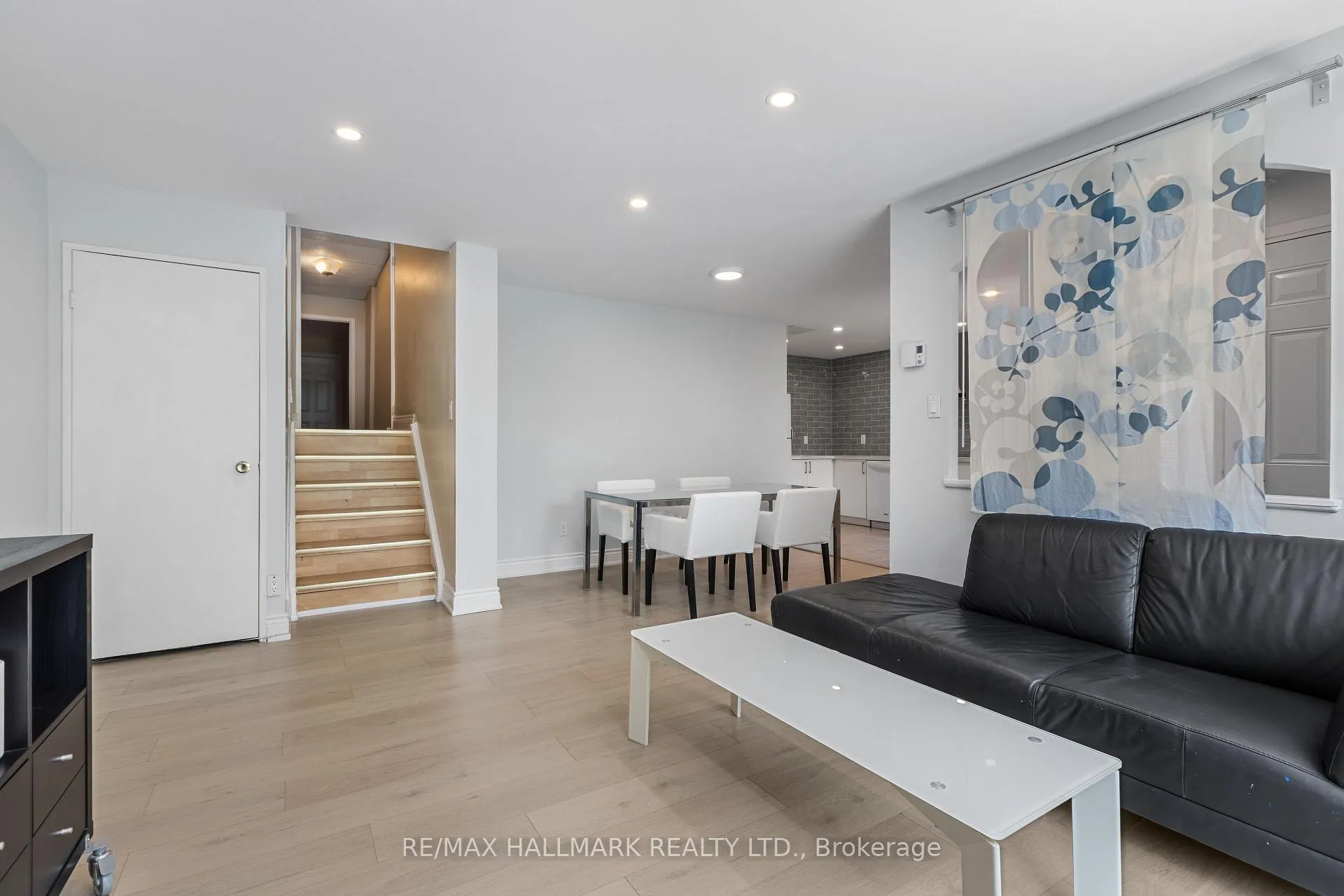 Photo 12 of Unit 130, 3040 Constitution Boulevard, Mississauga, Applewood — HOMEH