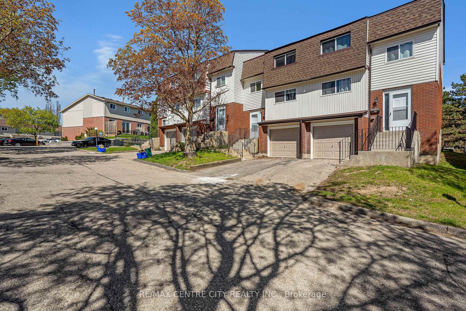 Photo 2 of Unit 27, 281 Bluevale Street N, Waterloo — HOMEH