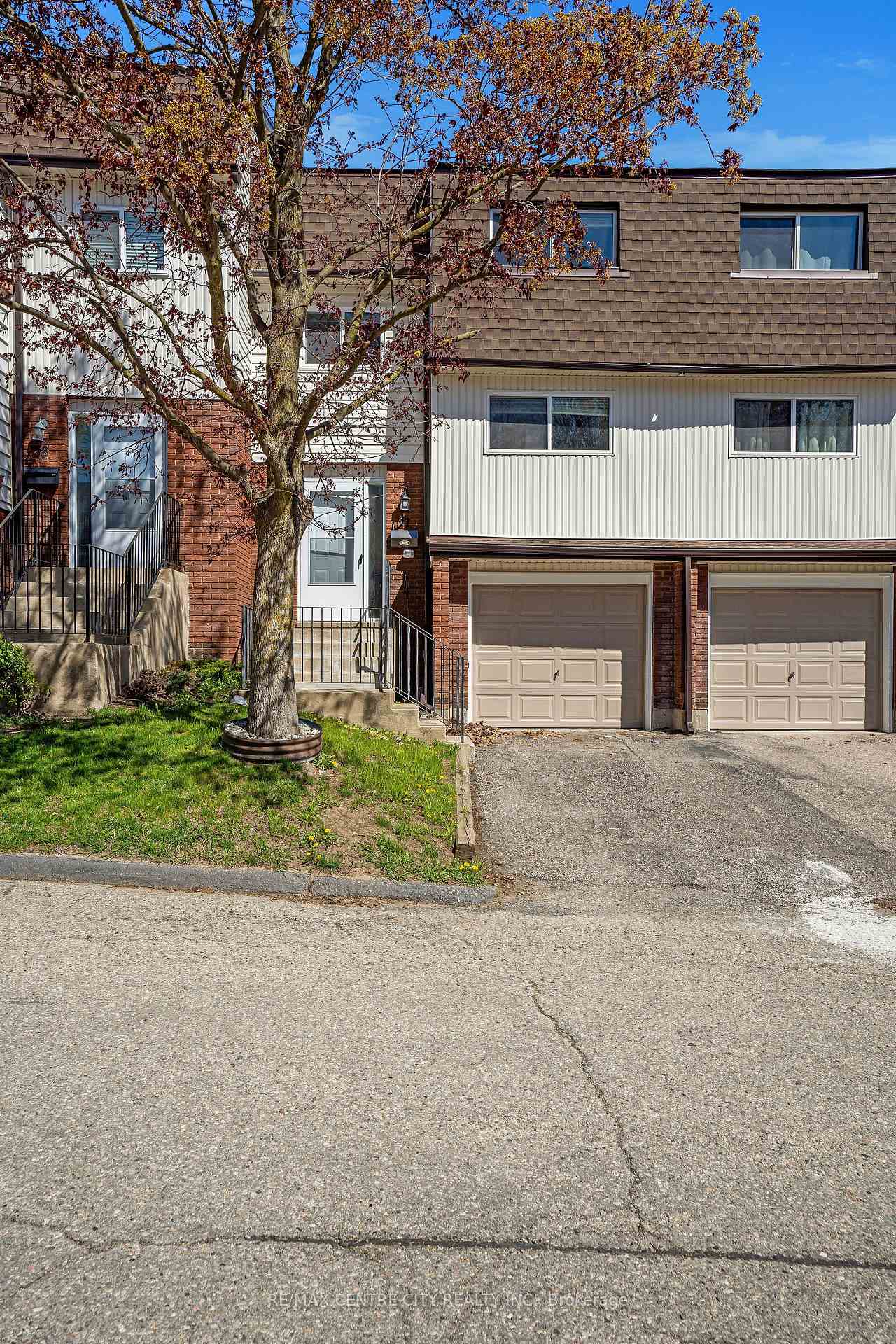 Photo 3 of Unit 27, 281 Bluevale Street N, Waterloo — HOMEH