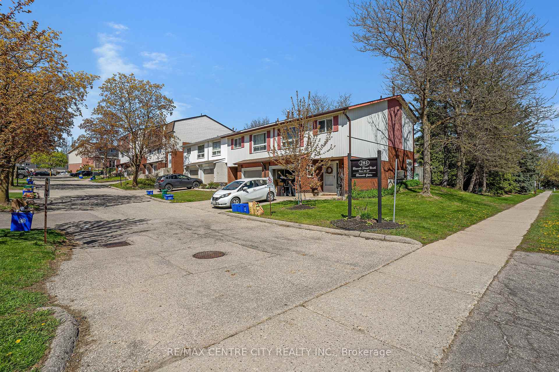 Photo 5 of Unit 27, 281 Bluevale Street N, Waterloo — HOMEH