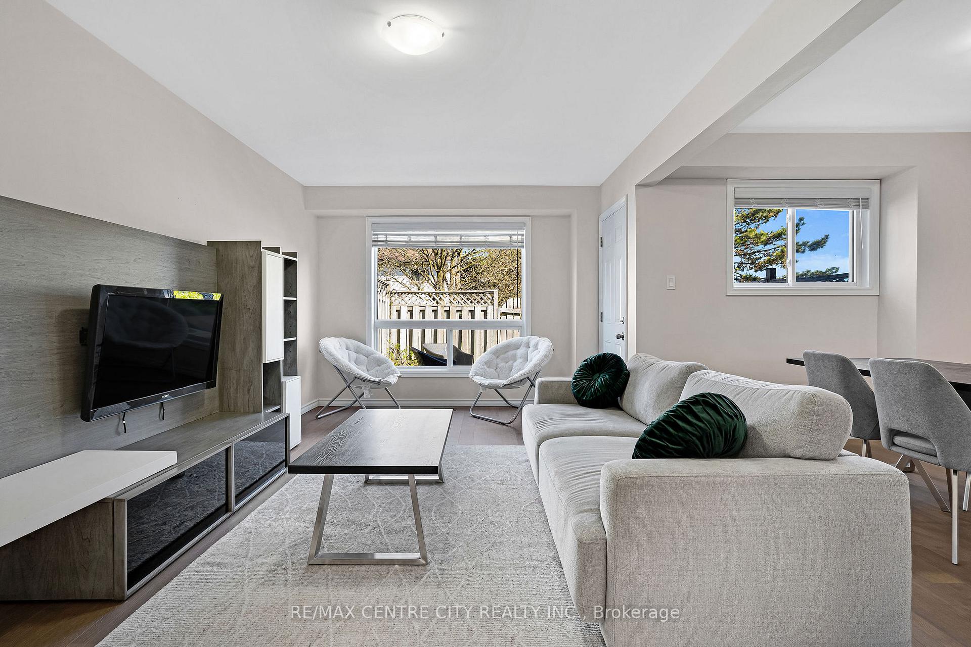 Photo 9 of Unit 27, 281 Bluevale Street N, Waterloo — HOMEH