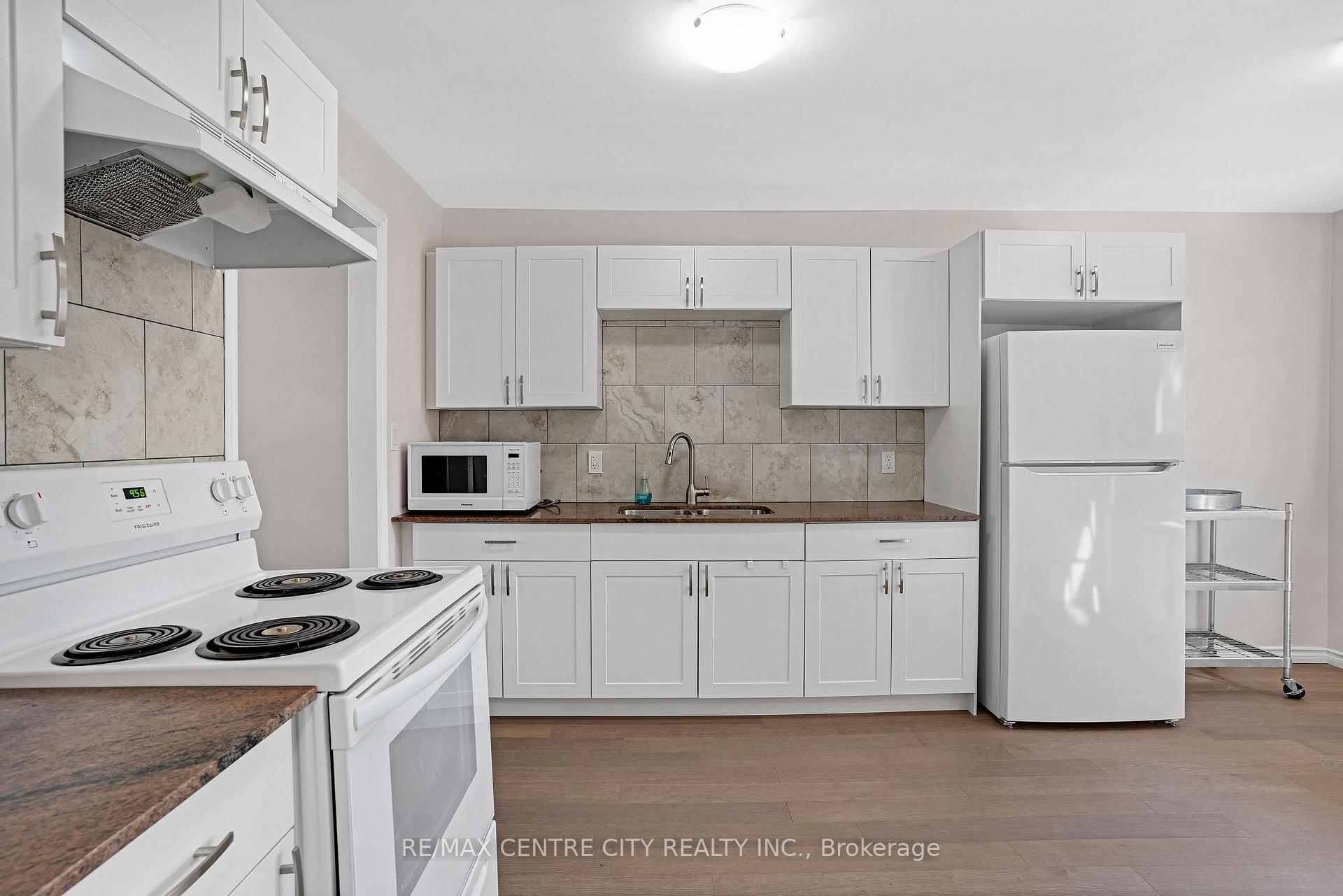 Photo 16 of Unit 27, 281 Bluevale Street N, Waterloo — HOMEH