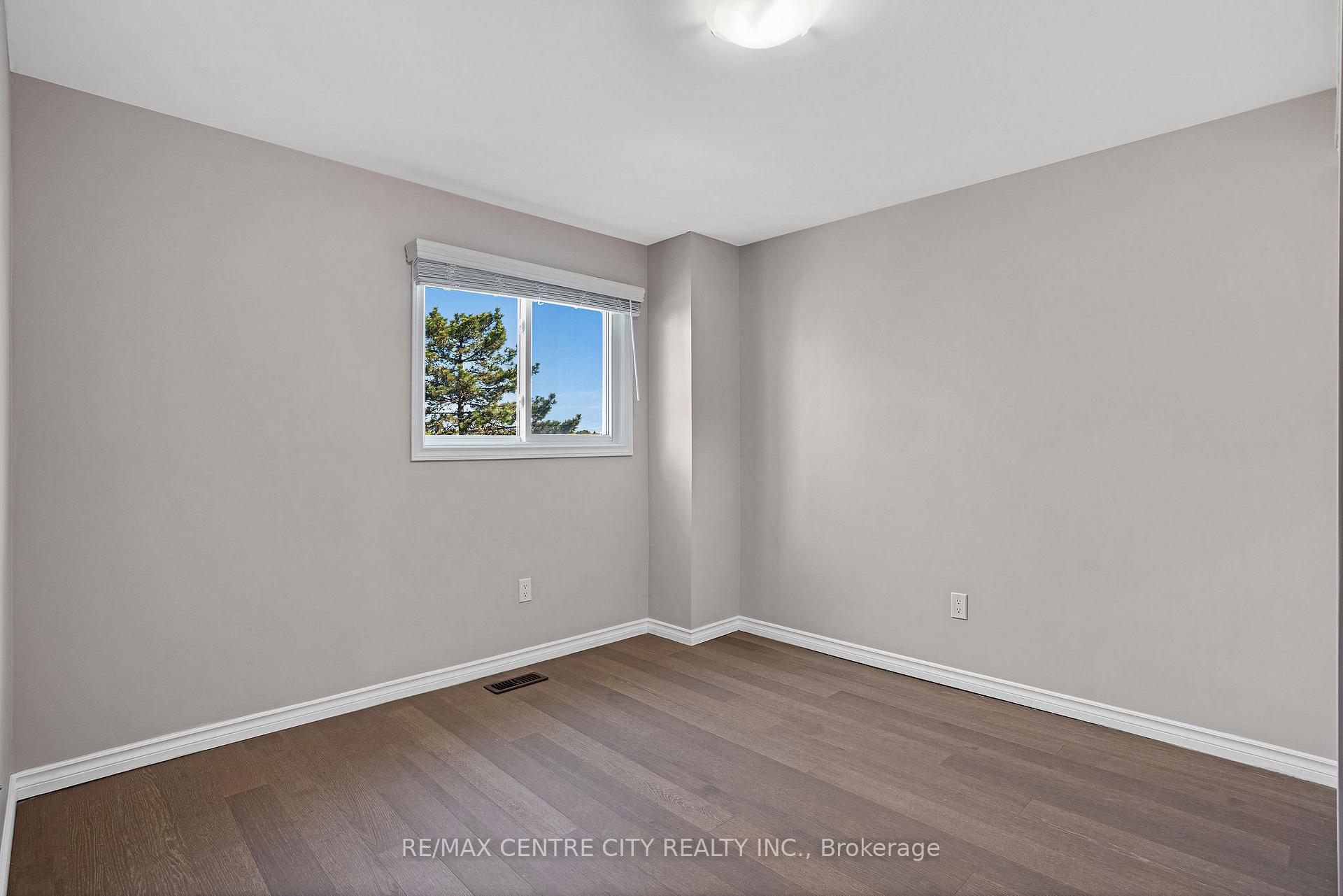 Photo 23 of Unit 27, 281 Bluevale Street N, Waterloo — HOMEH