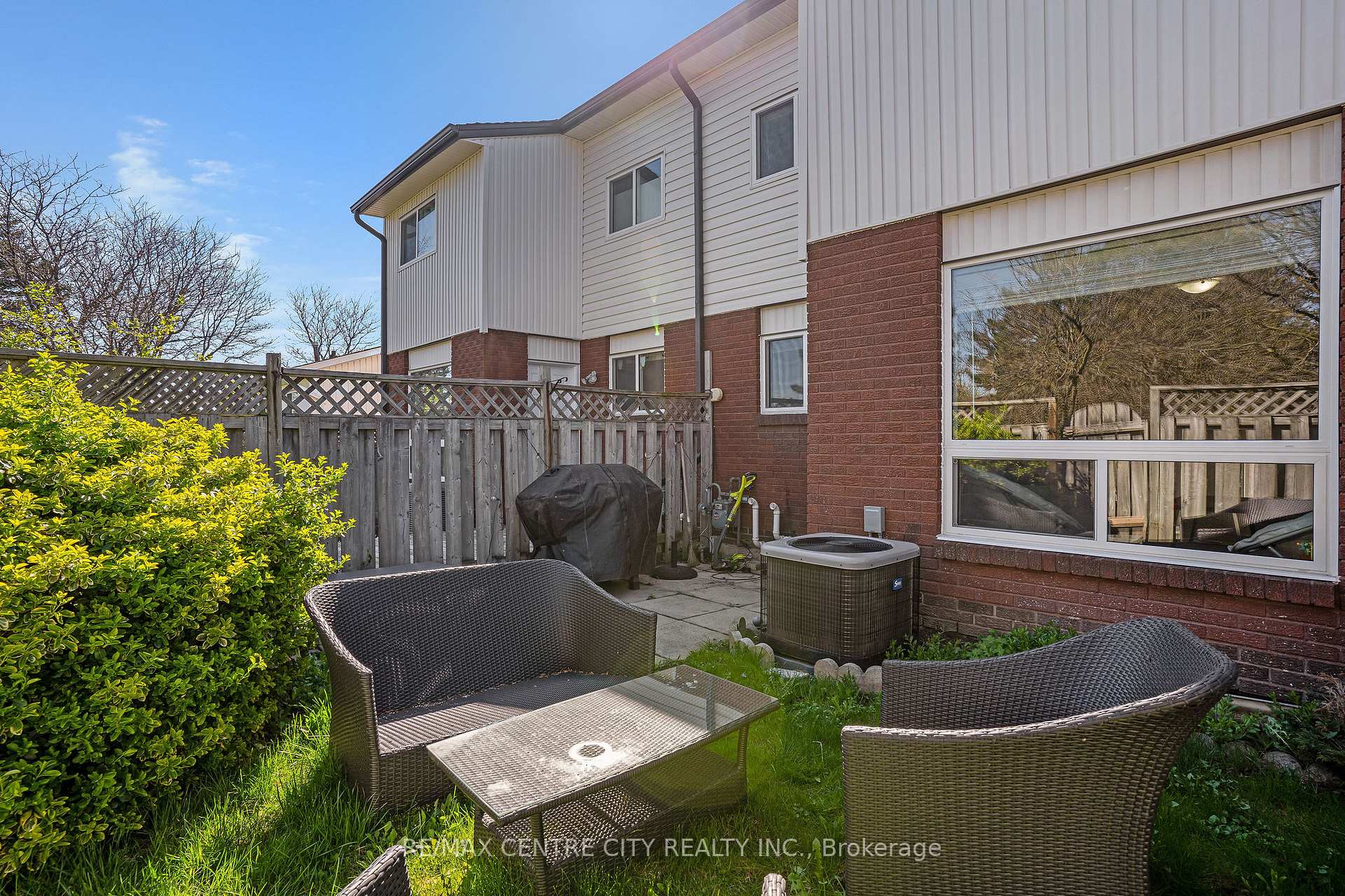 Photo 31 of Unit 27, 281 Bluevale Street N, Waterloo — HOMEH