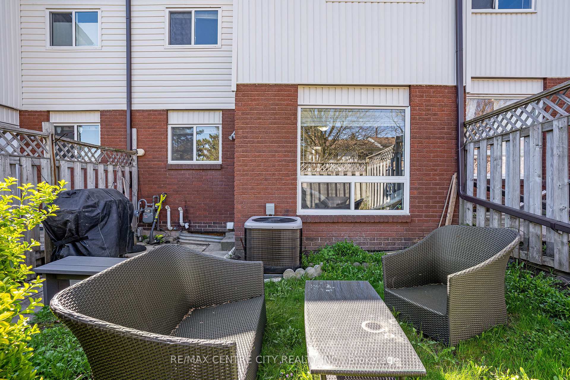 Photo 32 of Unit 27, 281 Bluevale Street N, Waterloo — HOMEH