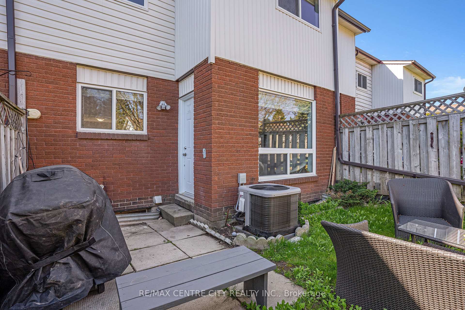 Photo 33 of Unit 27, 281 Bluevale Street N, Waterloo — HOMEH