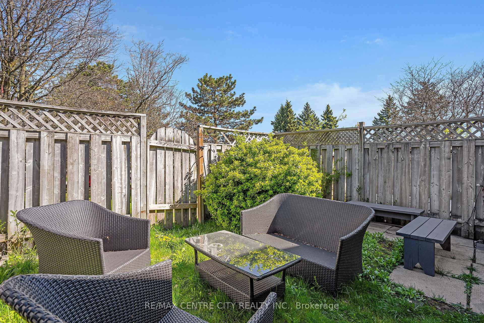 Photo 34 of Unit 27, 281 Bluevale Street N, Waterloo — HOMEH