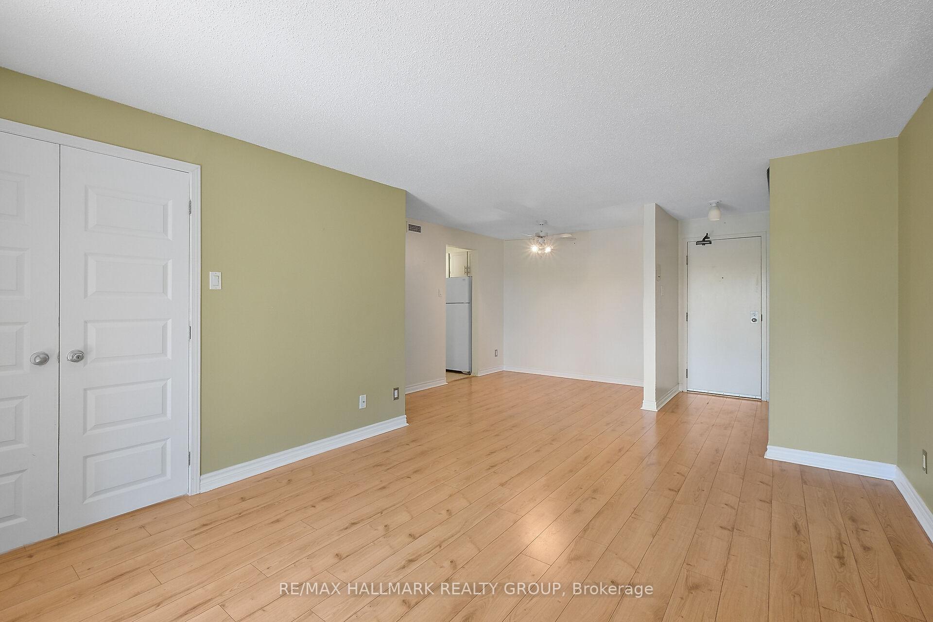 Photo 10 of Unit 402, 6376 Bilberry Drive, Ottawa, Orleans Wood — HOMEH