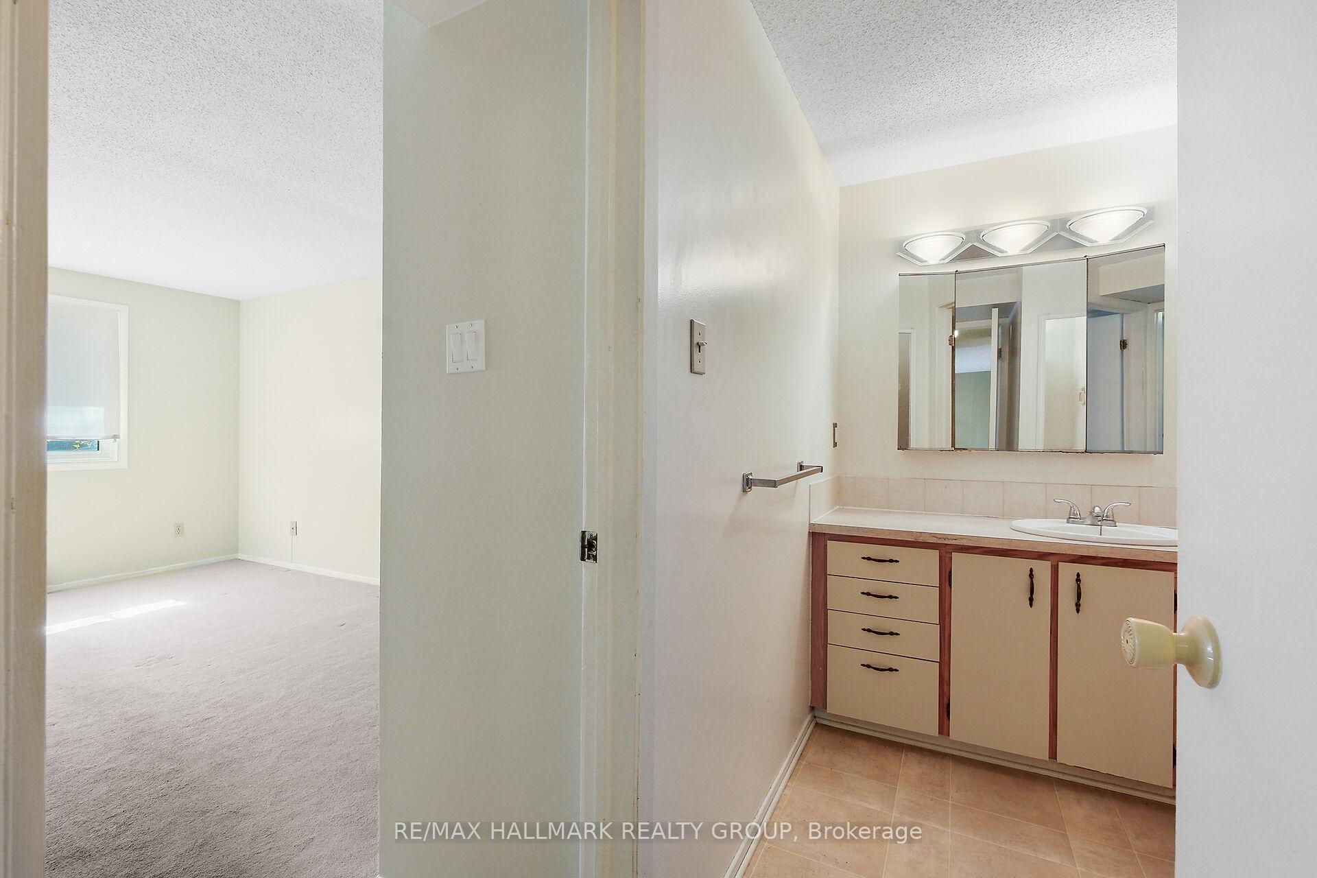 Photo 24 of Unit 402, 6376 Bilberry Drive, Ottawa, Orleans Wood — HOMEH