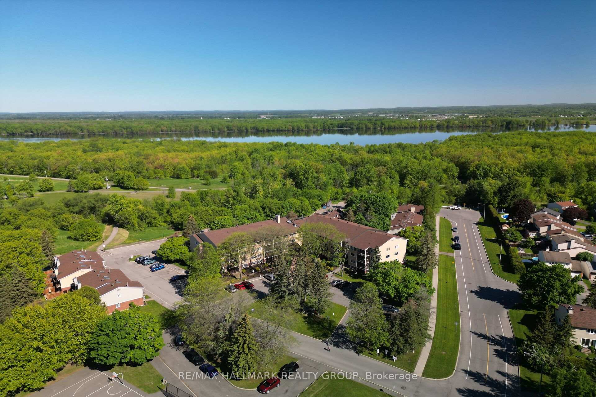 Photo 36 of Unit 402, 6376 Bilberry Drive, Ottawa, Orleans Wood — HOMEH