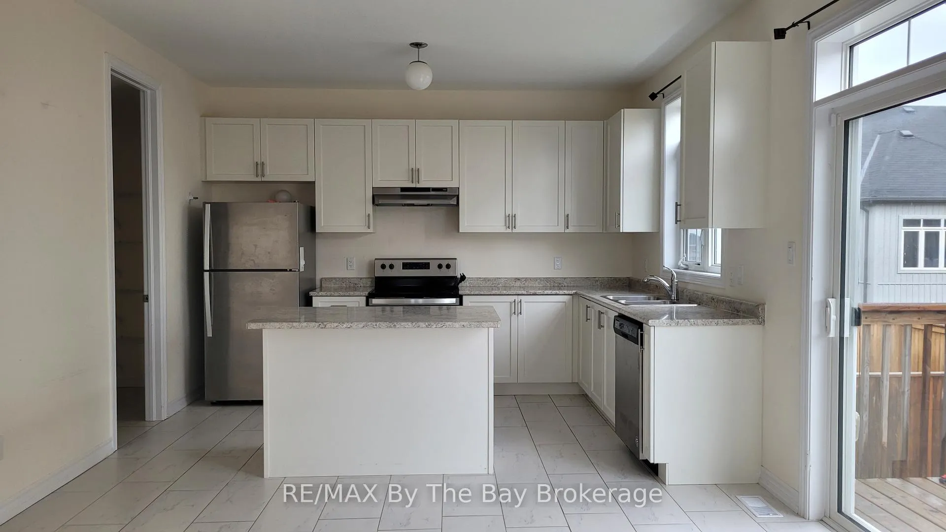 Photo 4 of 218 Roy Drive, Clearview, Stayner — HOMEH