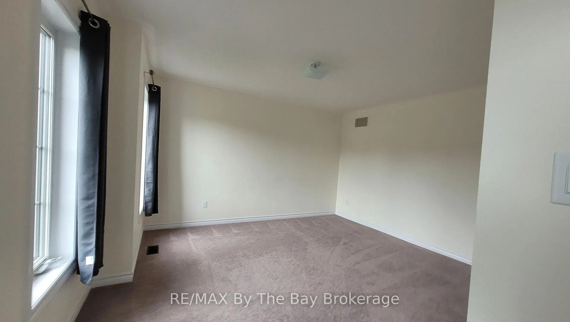 Photo 5 of 218 Roy Drive, Clearview, Stayner — HOMEH