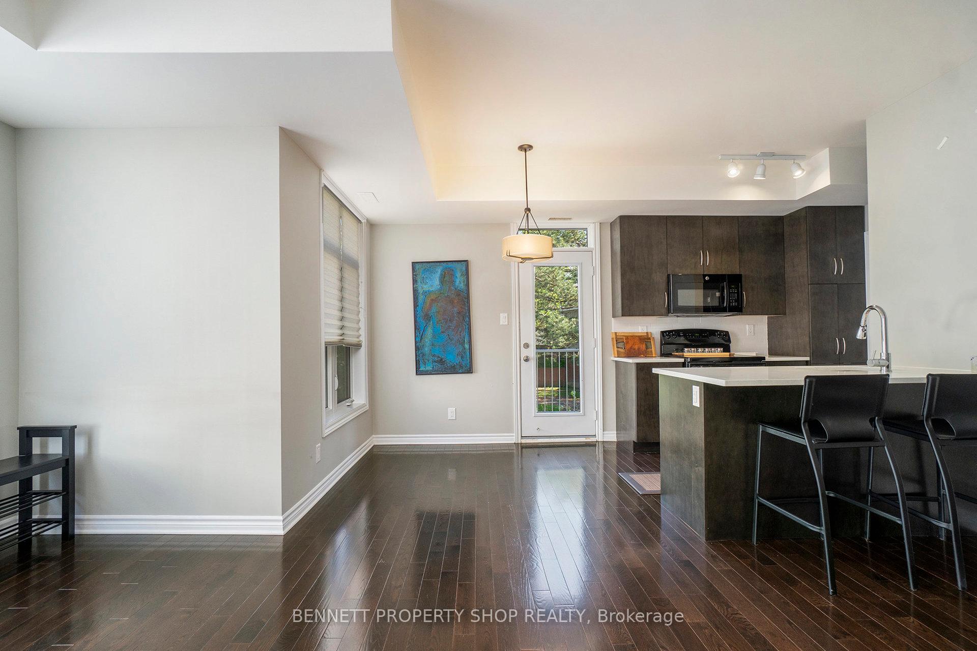 Photo 3 of Unit B, 302 Everest Private, Ottawa, Elmvale Acres — HOMEH