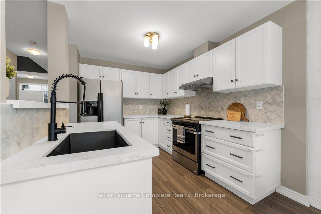 Photo 12 of 6 Liddycoat Lane, Hamilton, Ancaster — HOMEH