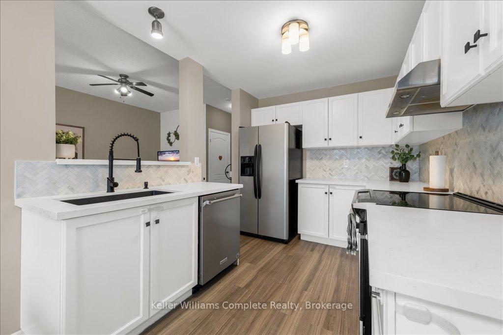 Photo 13 of 6 Liddycoat Lane, Hamilton, Ancaster — HOMEH