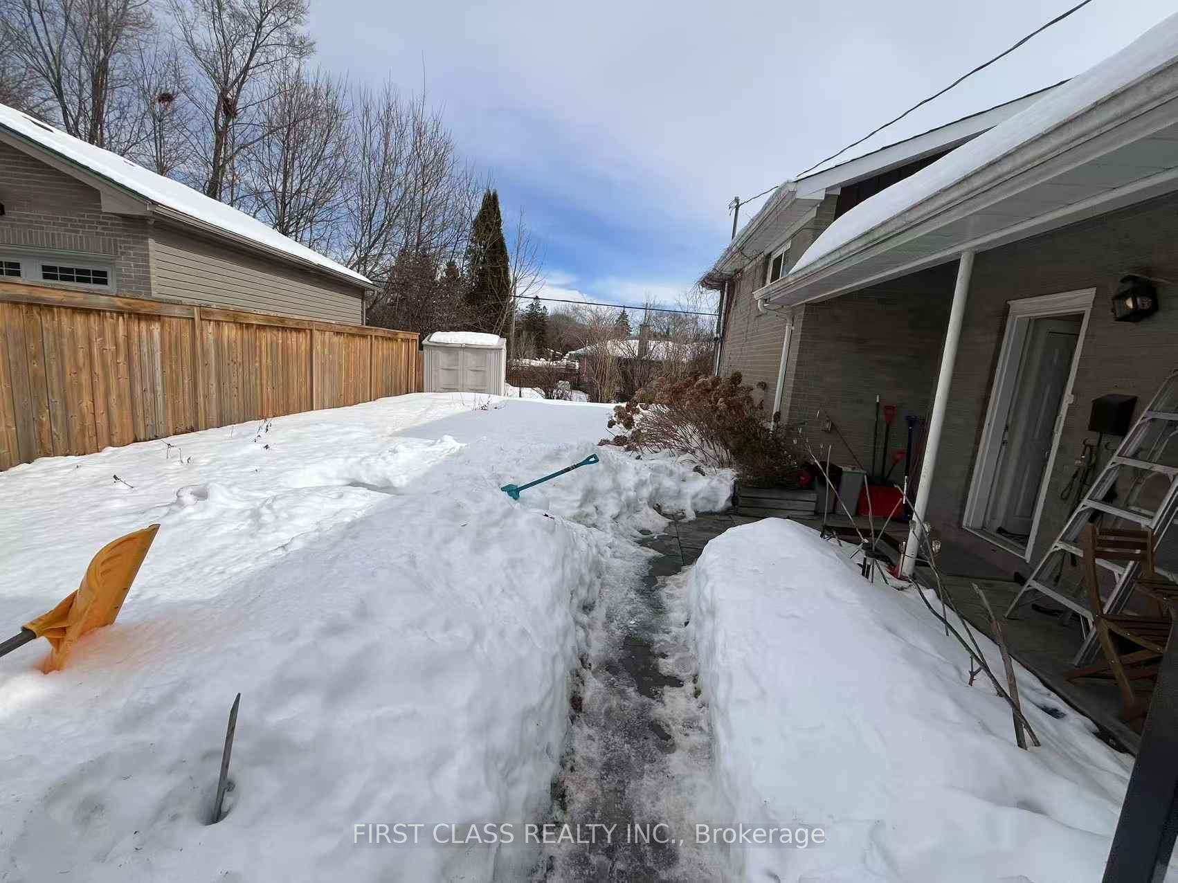 Photo 2 of 9 Corbett Crescent, Aurora, Aurora Highlands — HOMEH