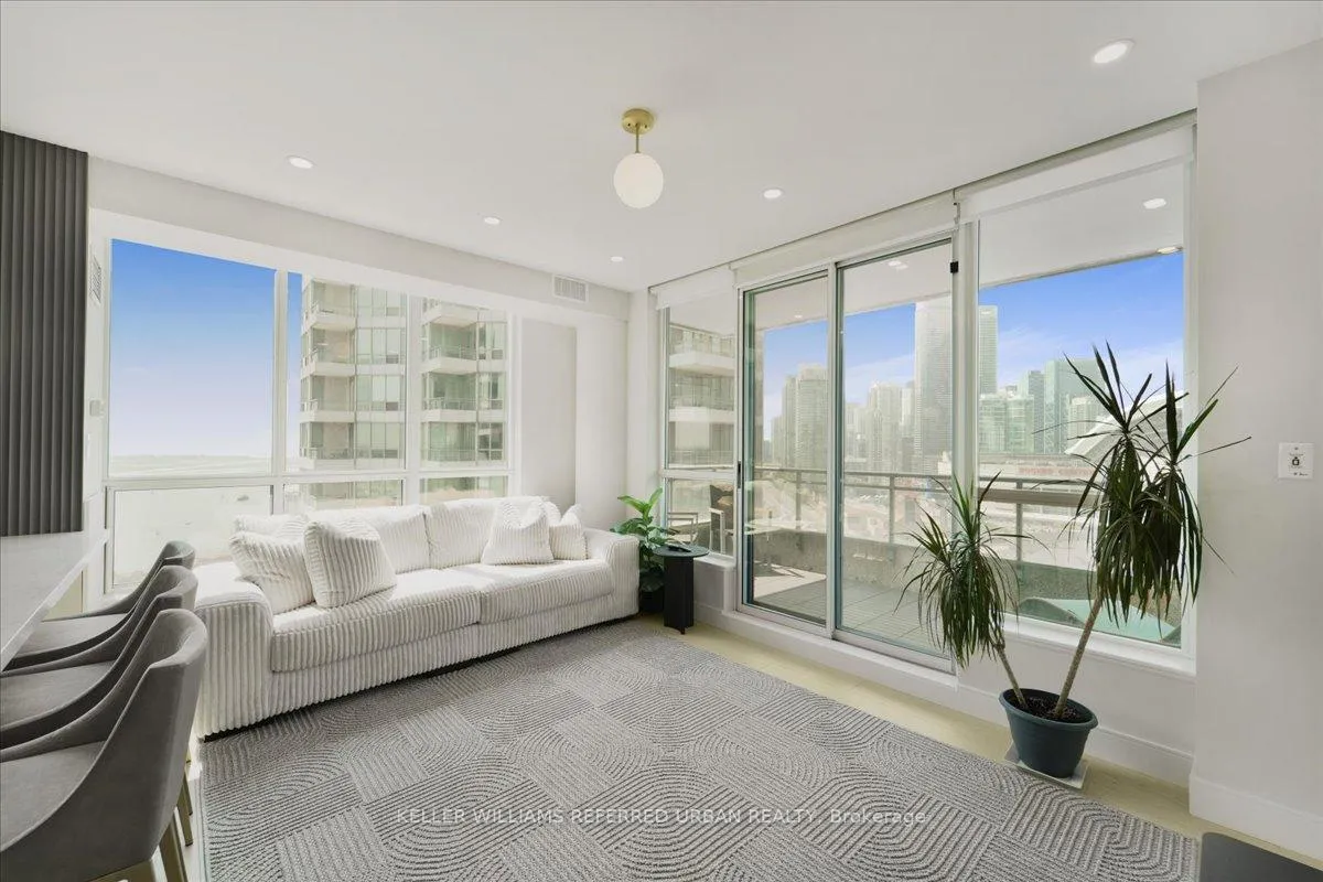 Photo 7 of Unit 2011, 228 Queens Quay W, Toronto, Waterfront Communities — HOMEH