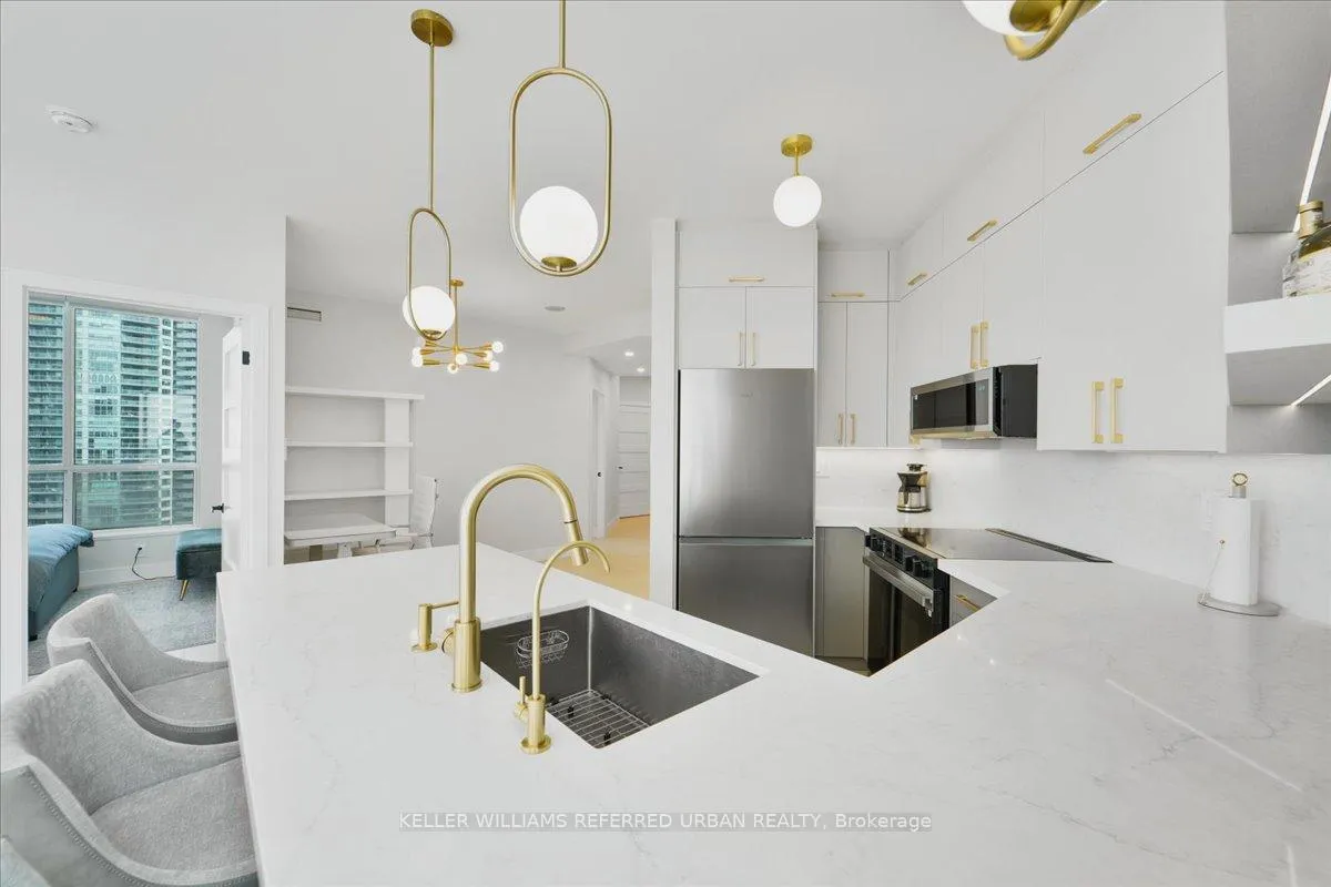 Photo 15 of Unit 2011, 228 Queens Quay W, Toronto, Waterfront Communities — HOMEH