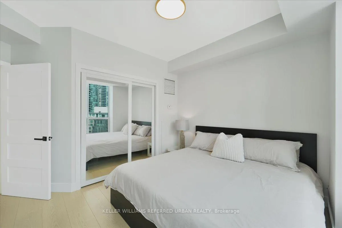 Photo 18 of Unit 2011, 228 Queens Quay W, Toronto, Waterfront Communities — HOMEH
