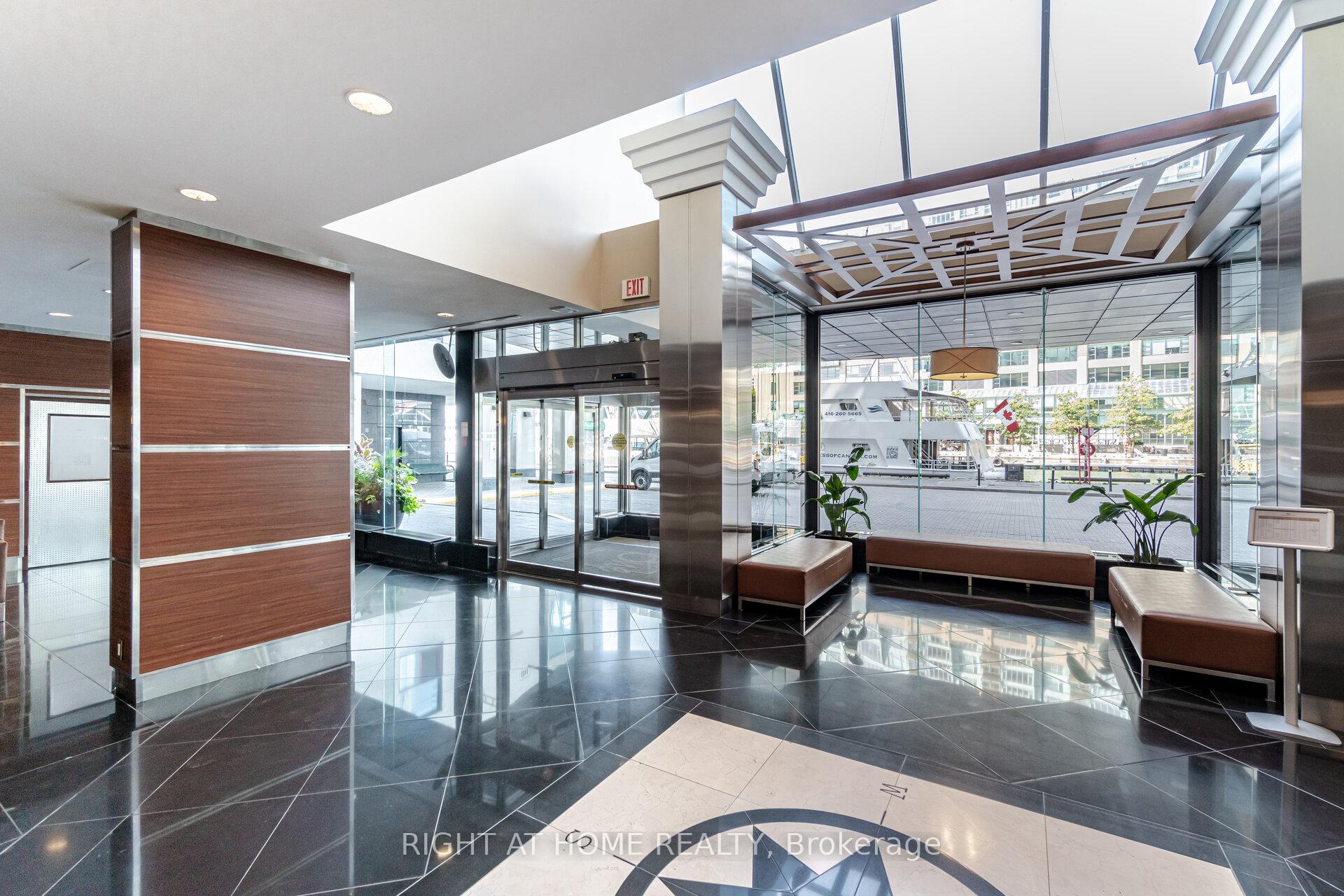 Photo 4 of Unit 1812, 77 Harbour Square, Toronto, Waterfront Communities — HOMEH