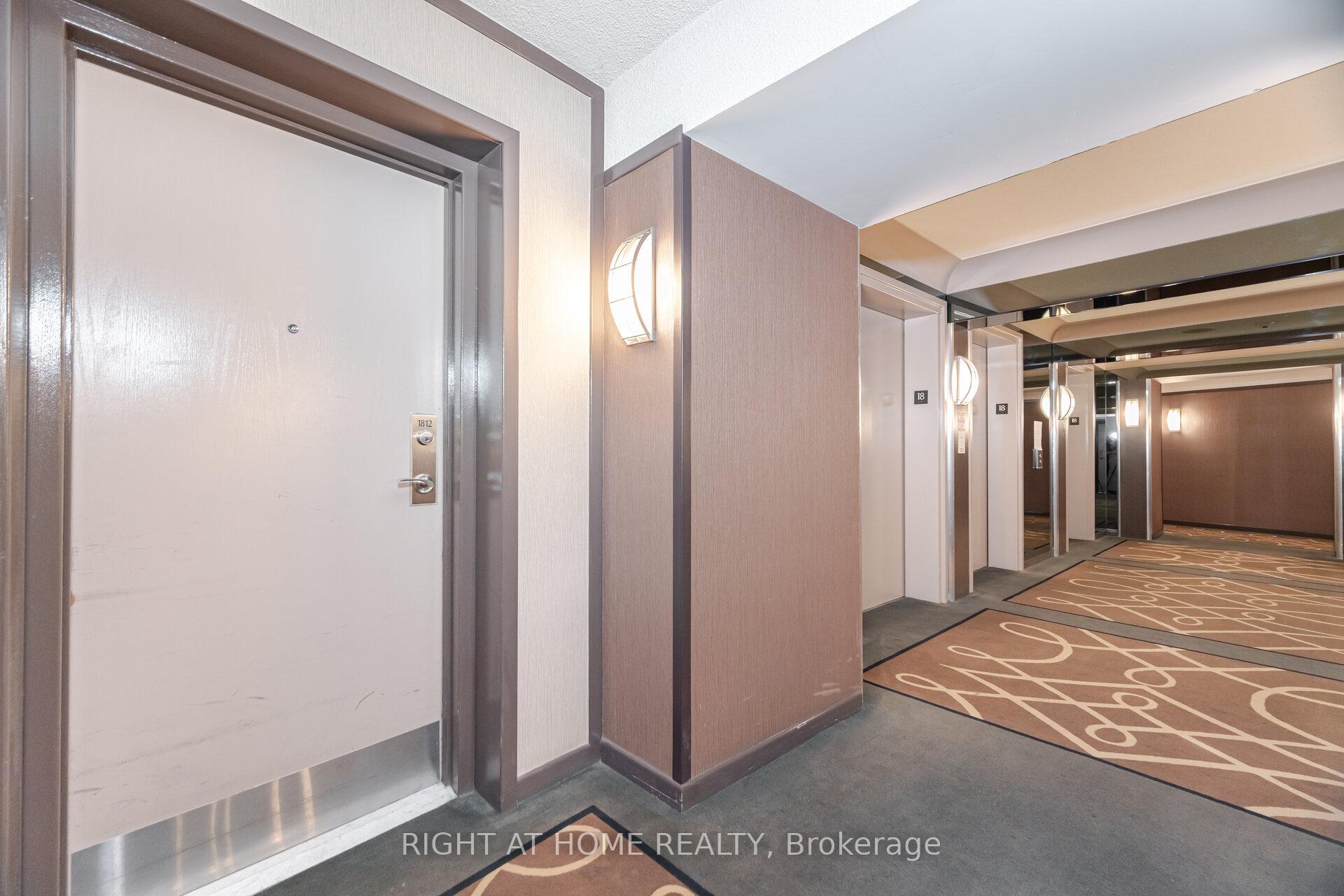 Photo 5 of Unit 1812, 77 Harbour Square, Toronto, Waterfront Communities — HOMEH