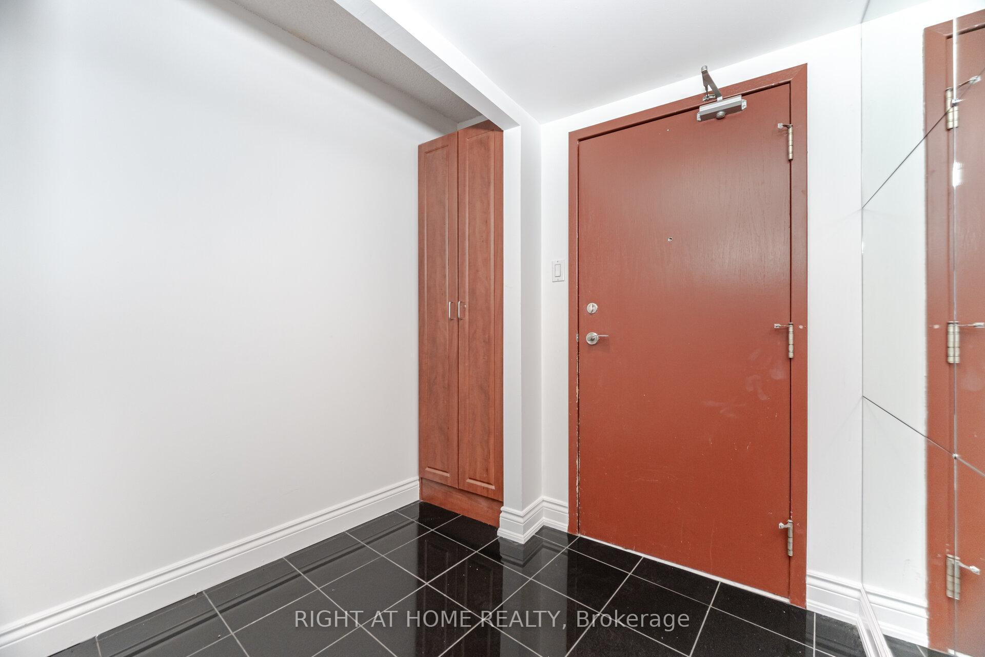 Photo 6 of Unit 1812, 77 Harbour Square, Toronto, Waterfront Communities — HOMEH