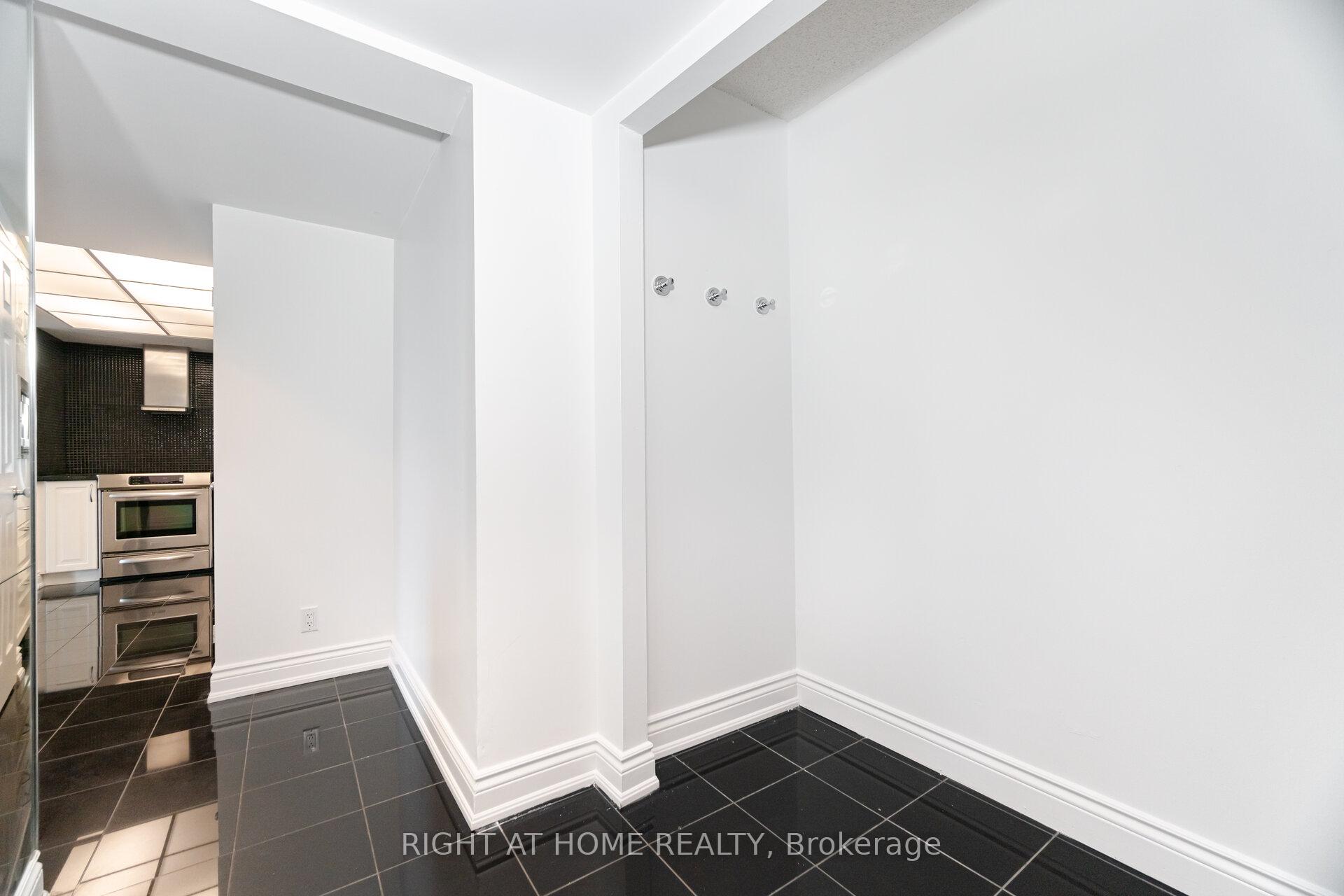 Photo 7 of Unit 1812, 77 Harbour Square, Toronto, Waterfront Communities — HOMEH