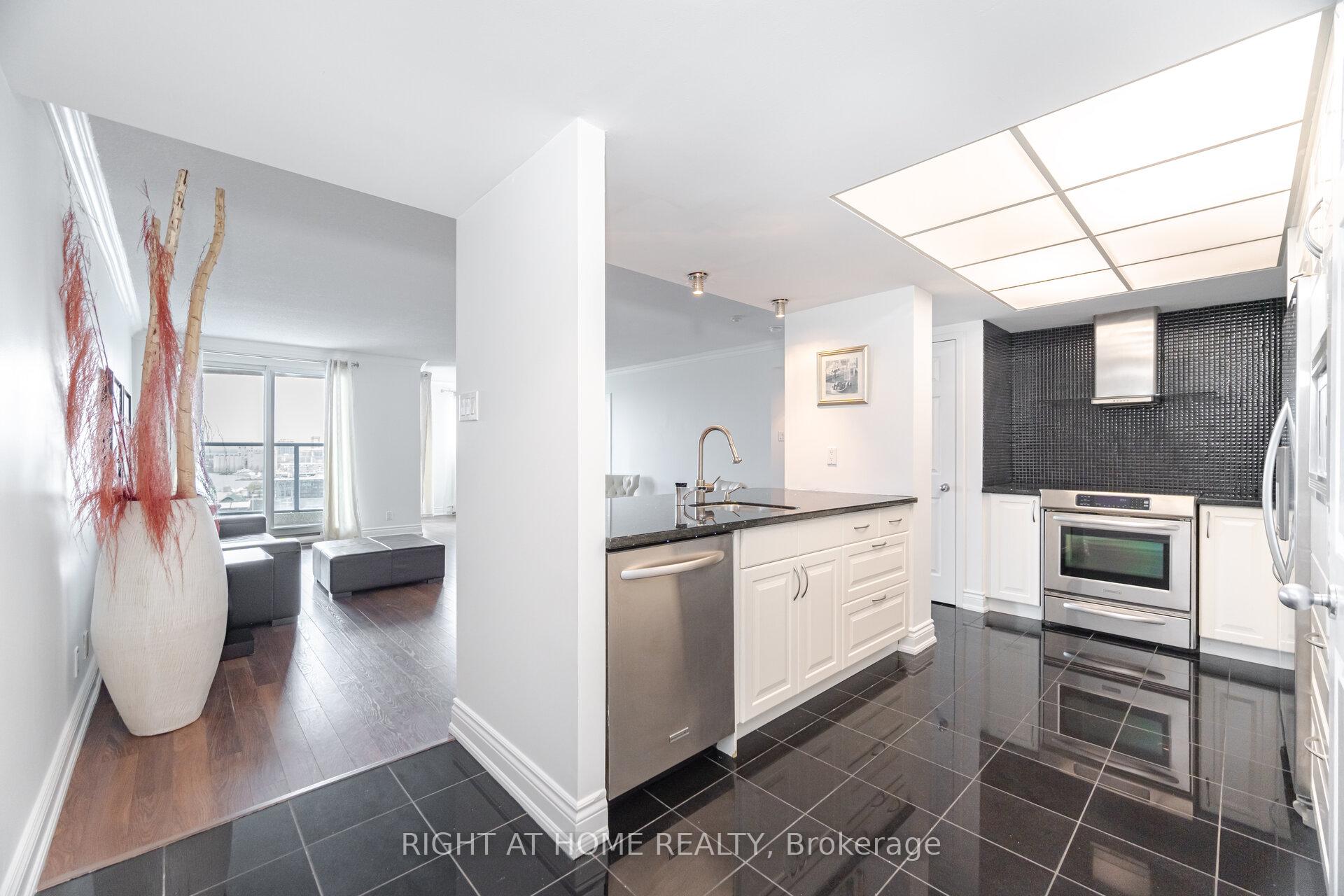 Photo 8 of Unit 1812, 77 Harbour Square, Toronto, Waterfront Communities — HOMEH