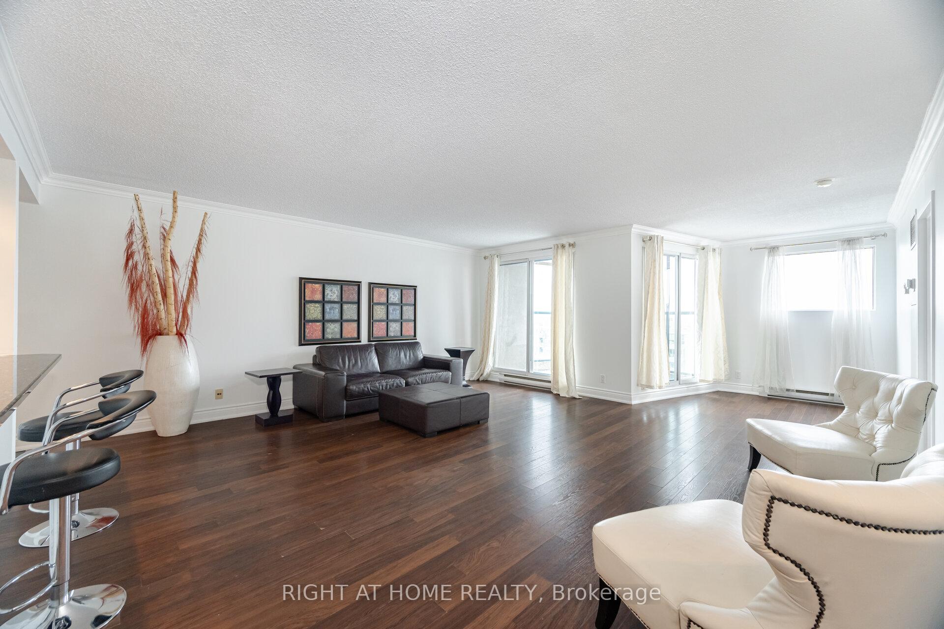 Photo 12 of Unit 1812, 77 Harbour Square, Toronto, Waterfront Communities — HOMEH