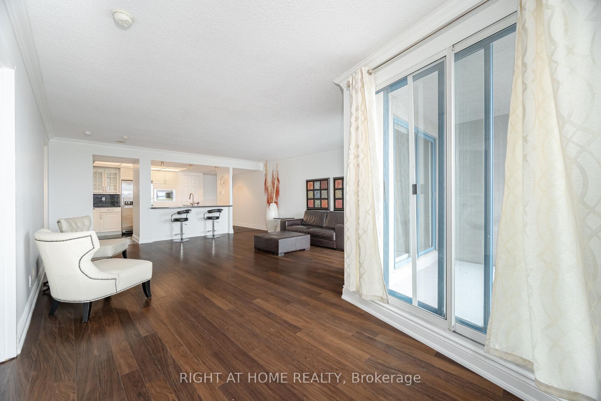 Photo 18 of Unit 1812, 77 Harbour Square, Toronto, Waterfront Communities — HOMEH